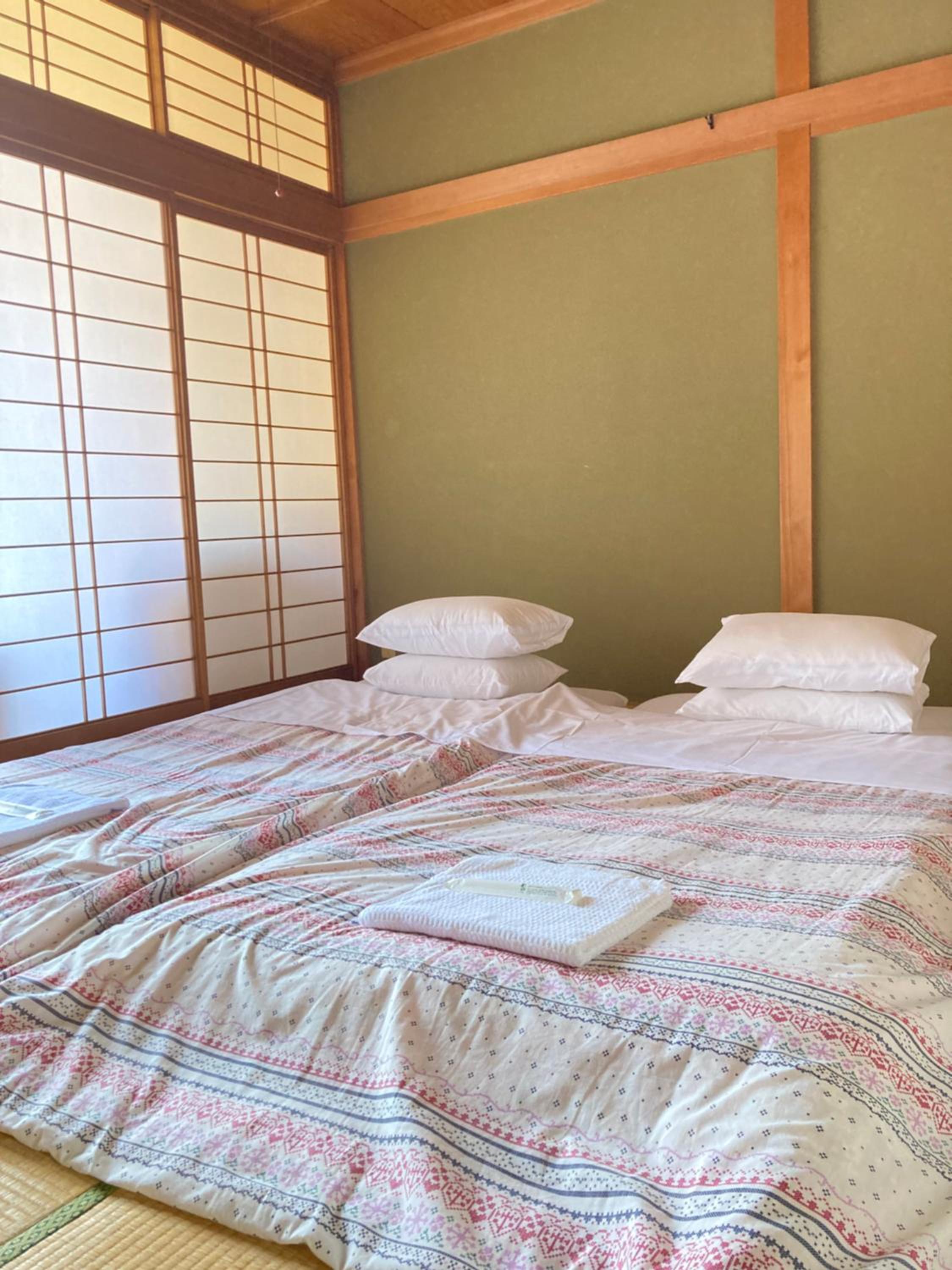Standard Twin Room with Shared Bathroom photo 3