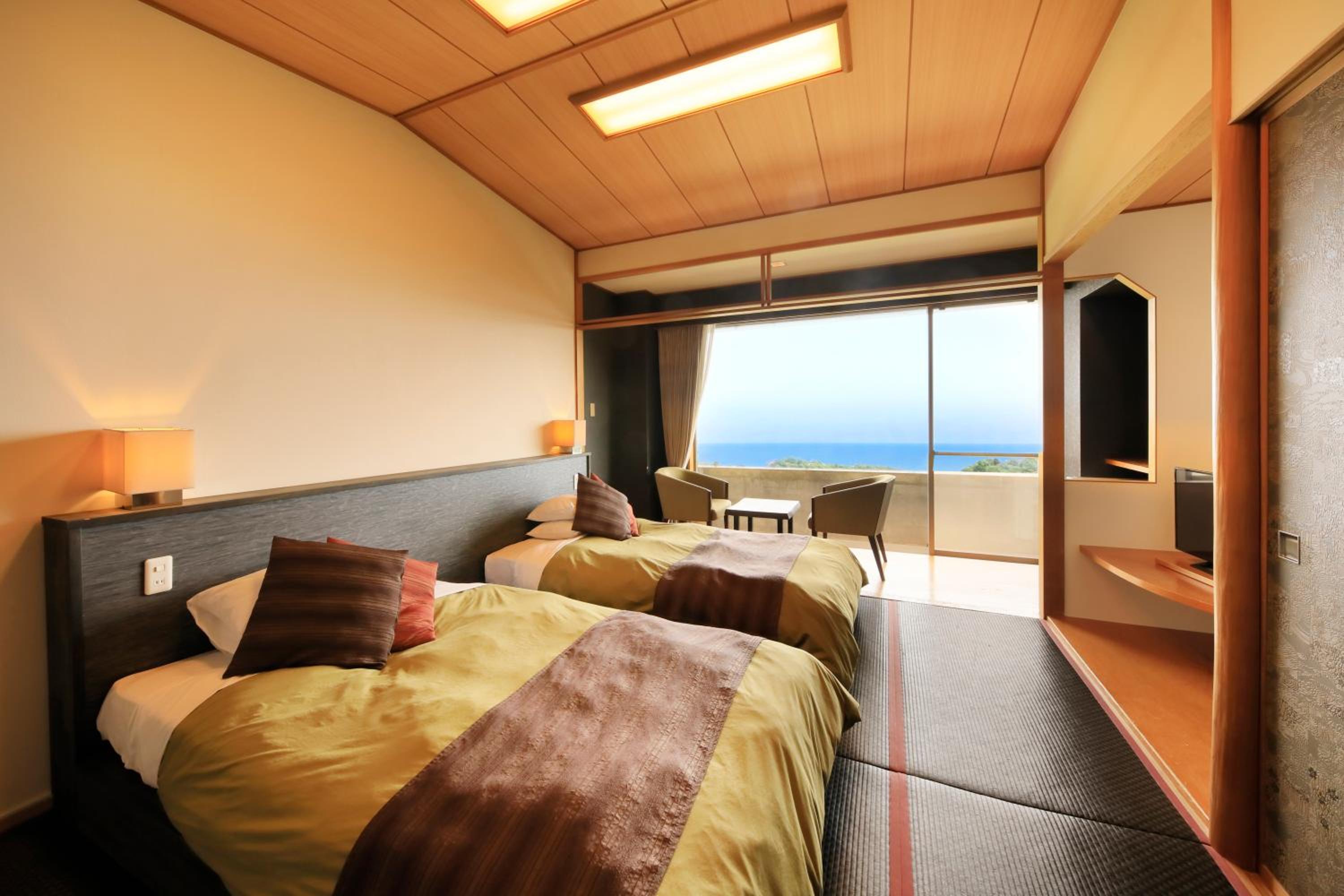 Japanese-Style Twin Room with Shared Bathroom photo 2