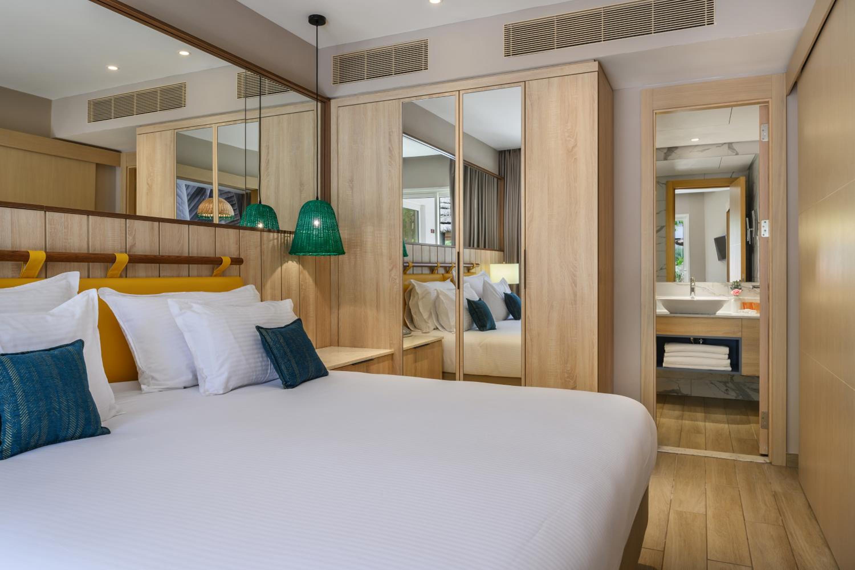 Family Suite with Pool Access photo 2