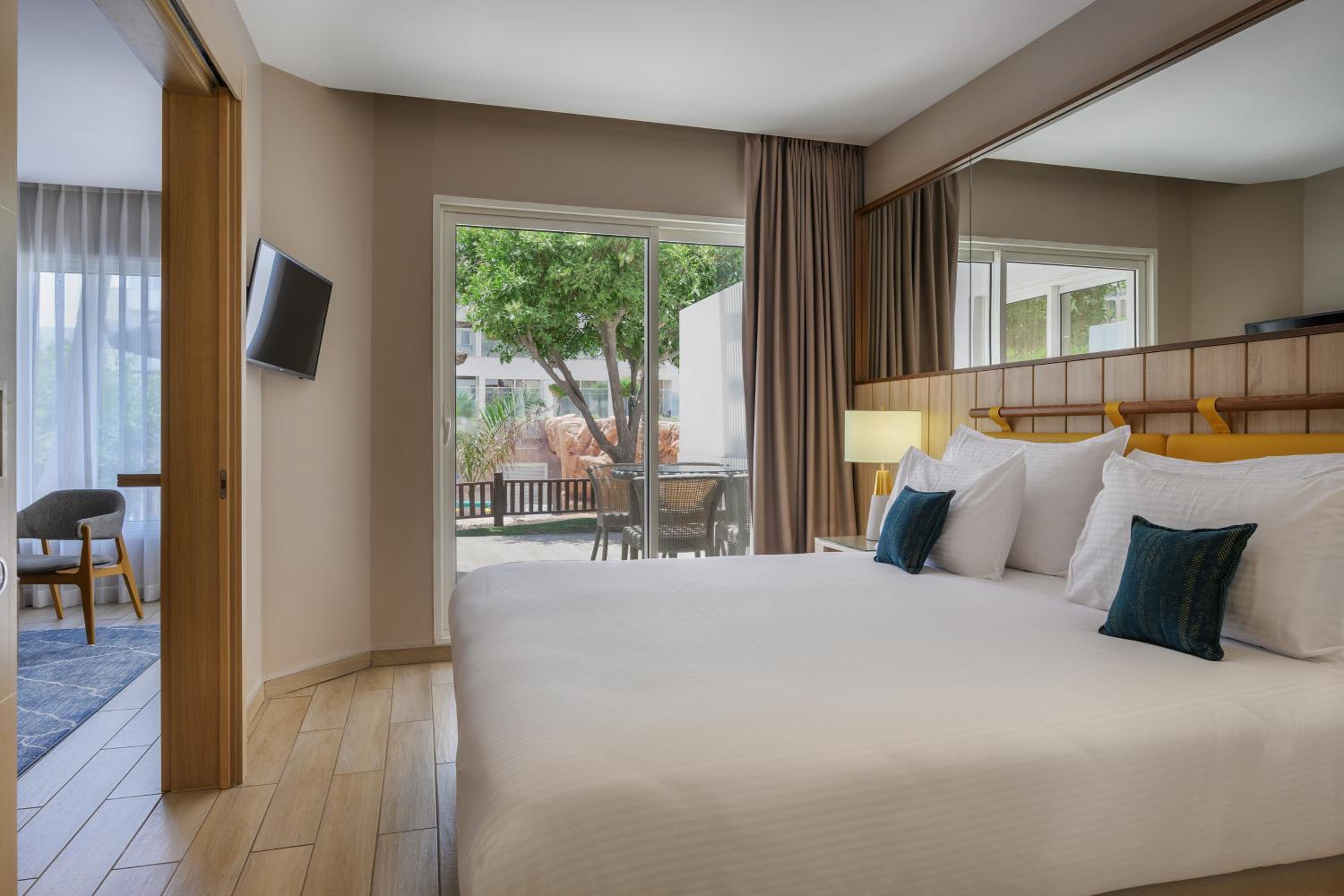 Family Suite with Pool Access photo 3