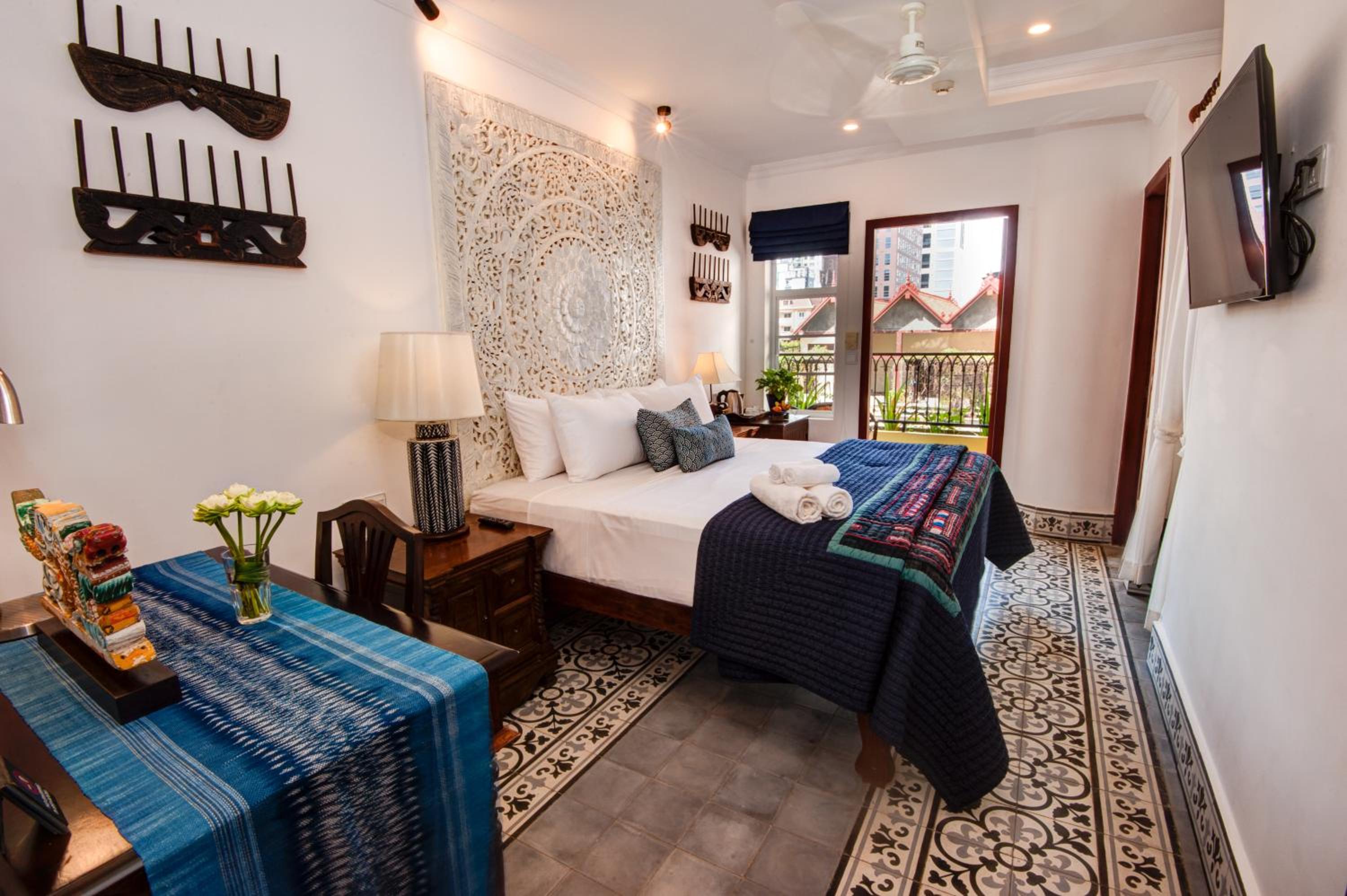 Queen Room with Balcony photo 3