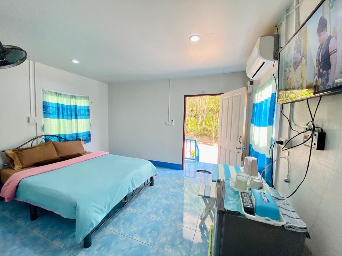 One-Bedroom House - Photo 5