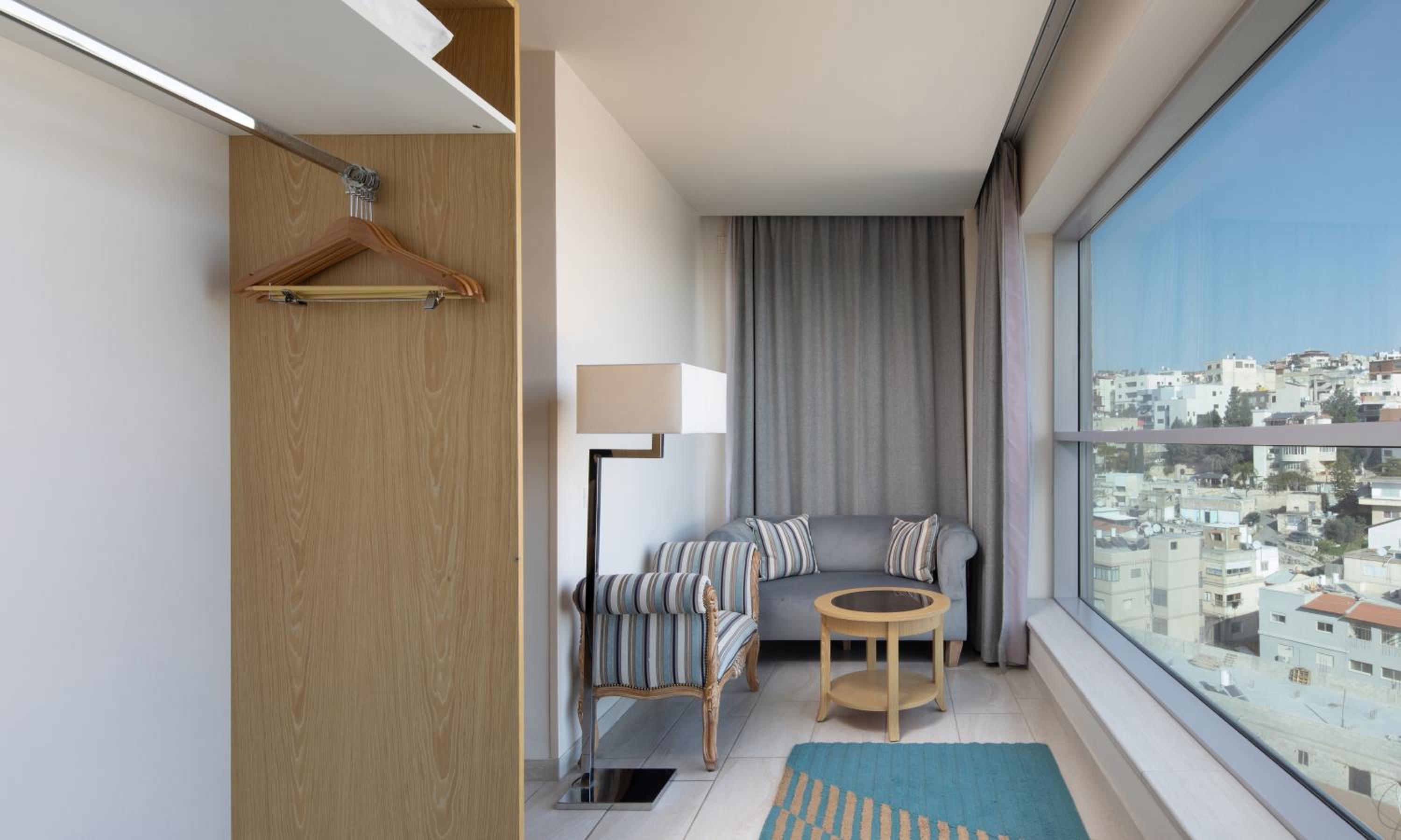 Suite - Photo 2