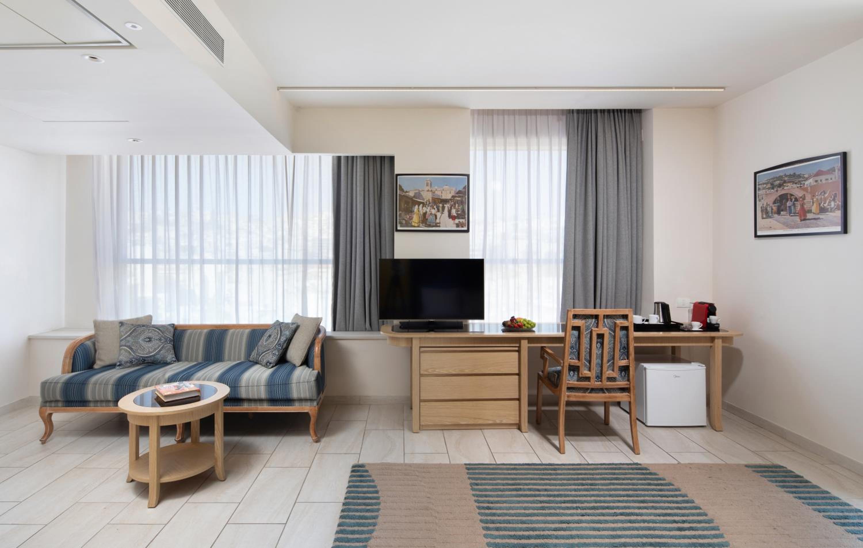 Suite - Photo 1
