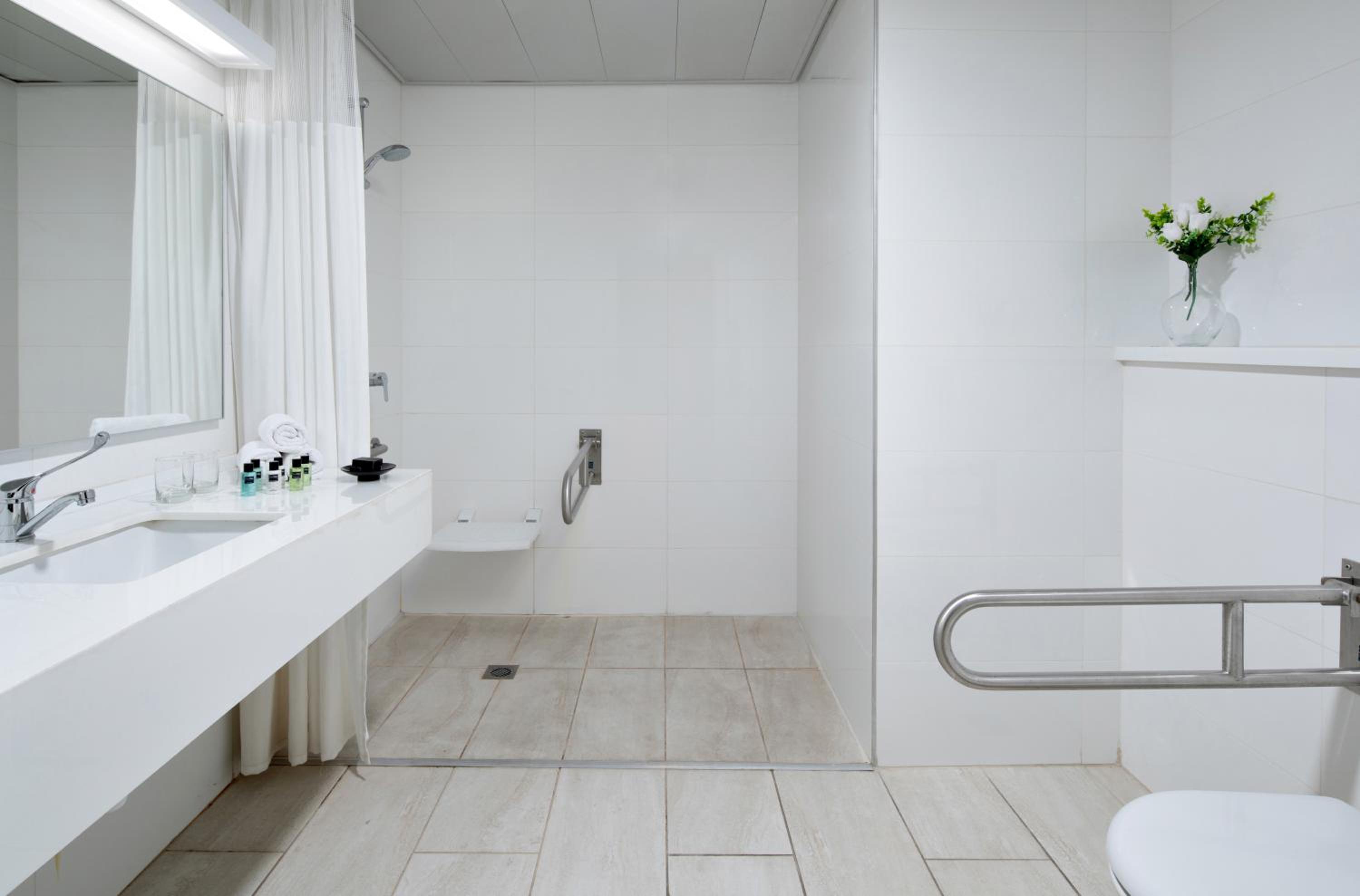 Double or Twin Room - Disability Access - Photo 4