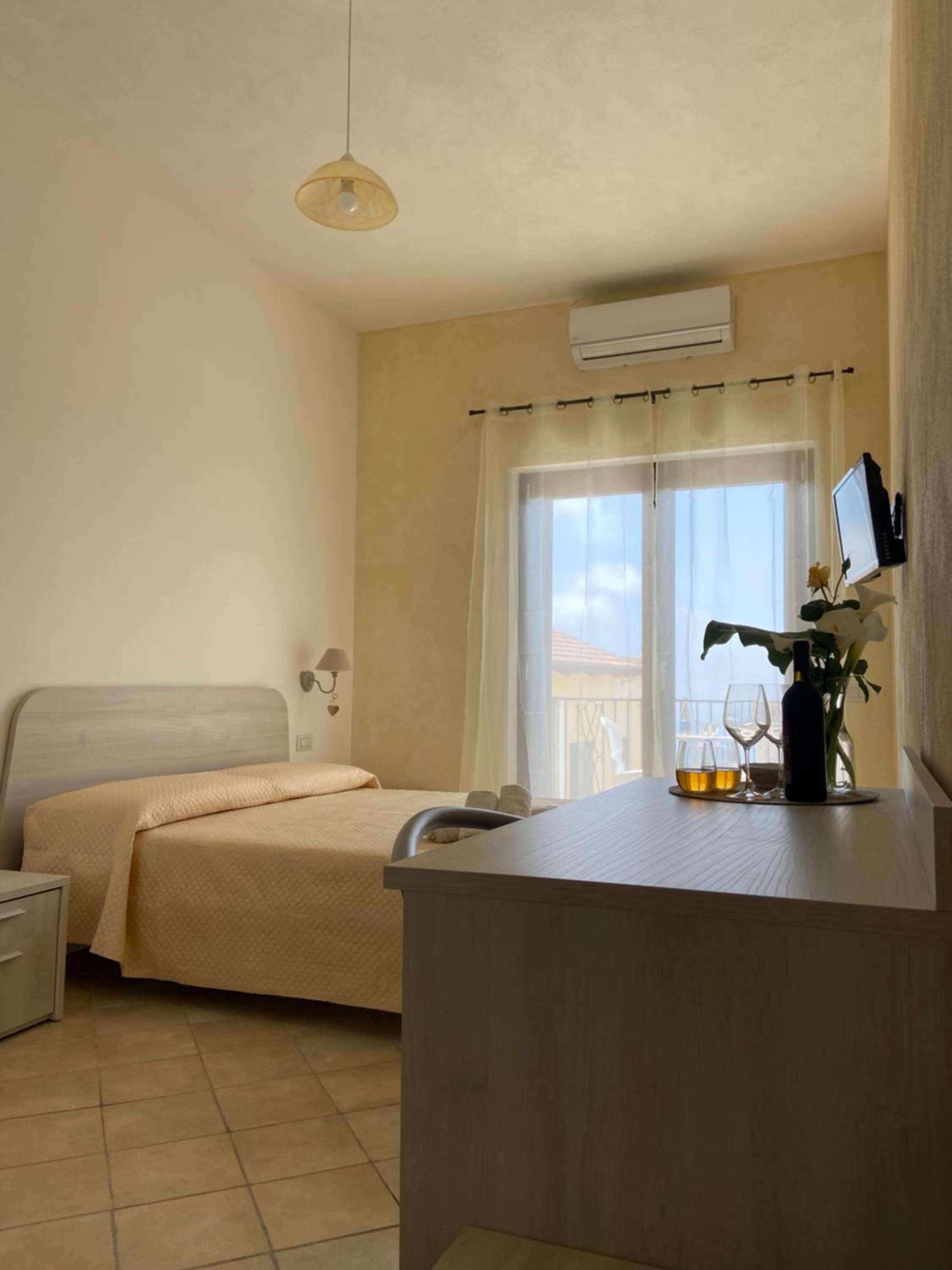 Double Room with Sea View - Photo 15