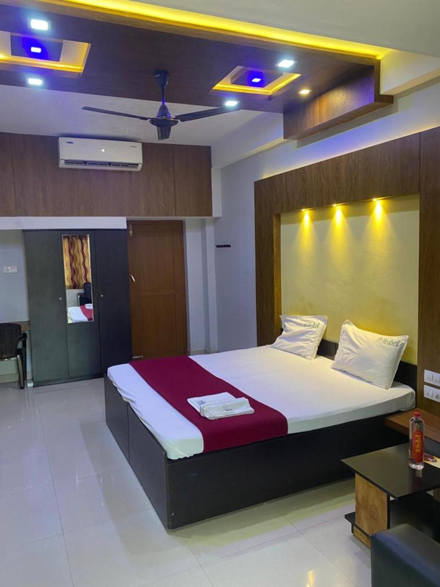 Deluxe Room (2 Adults + 1 Child) photo 2
