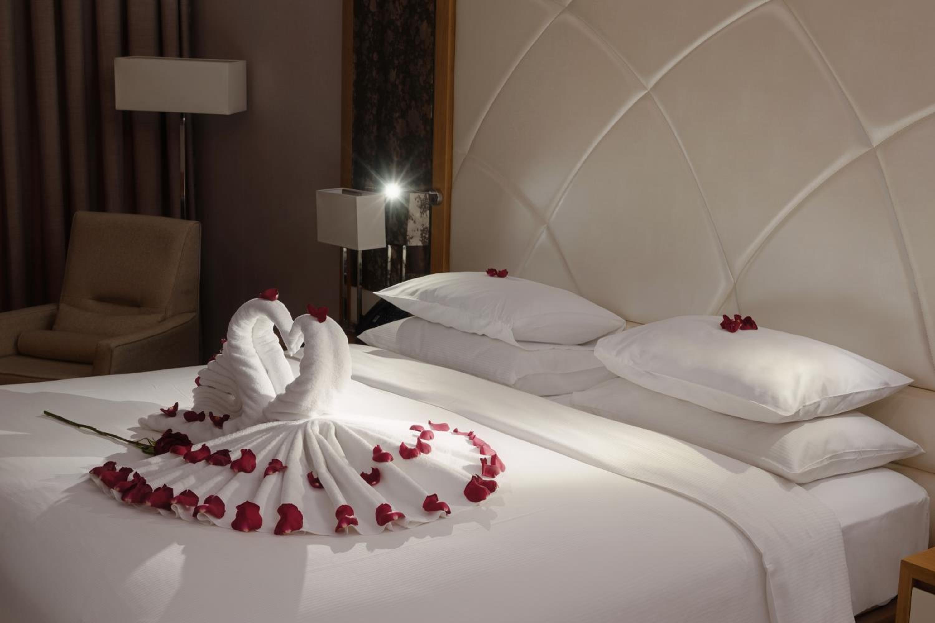 King Room - Non-Smoking - Photo 3
