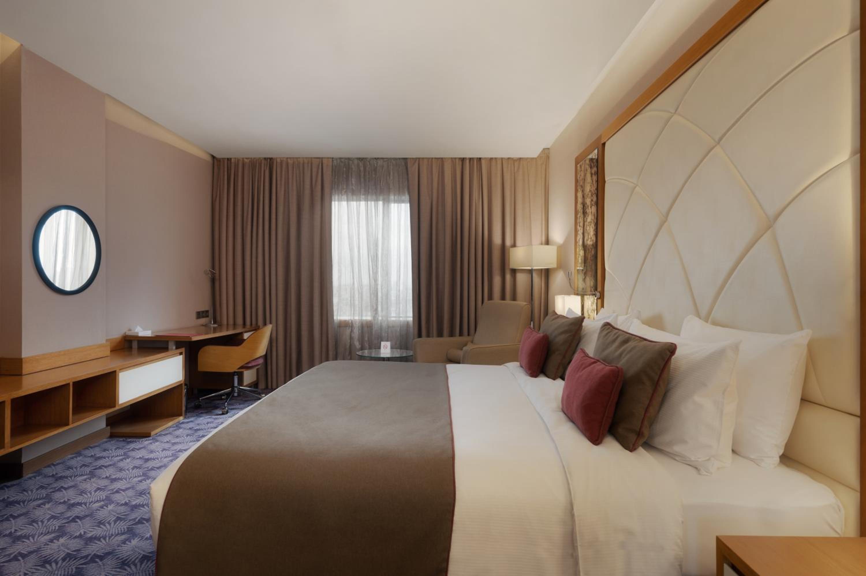 King Suite - Non-Smoking - Photo 1