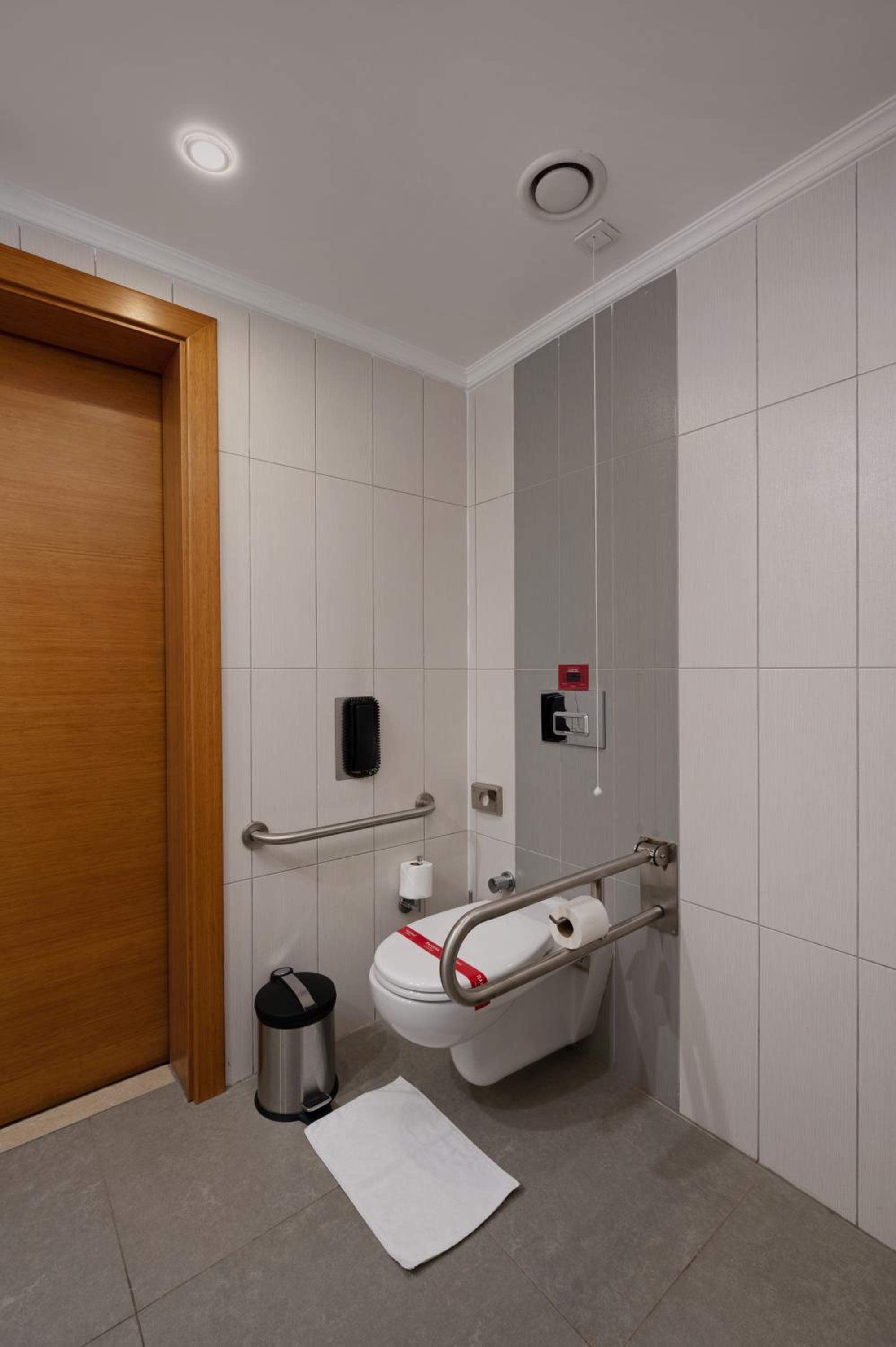 Twin Room - Mobility Access/Non-Smoking - Photo 3