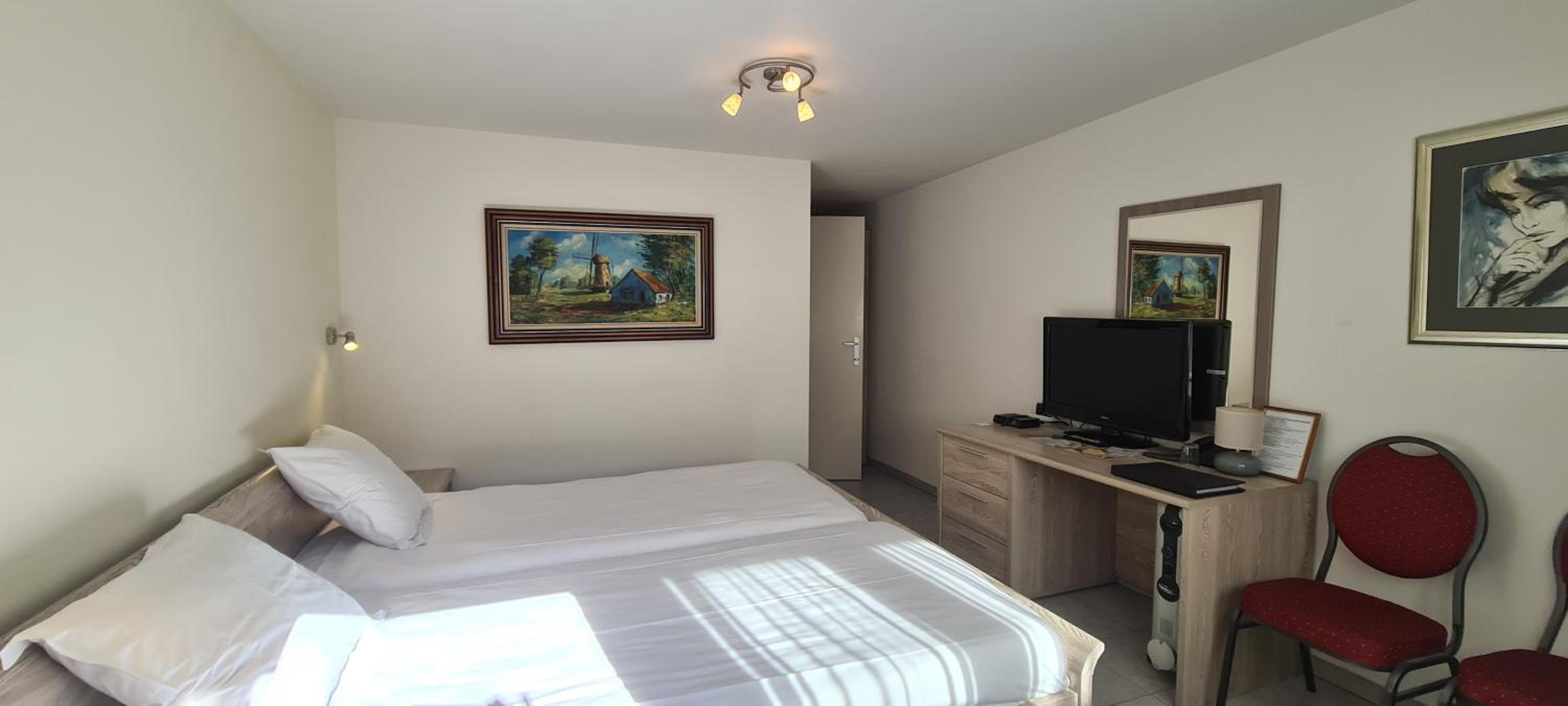 Classic Double or Twin Room photo 3