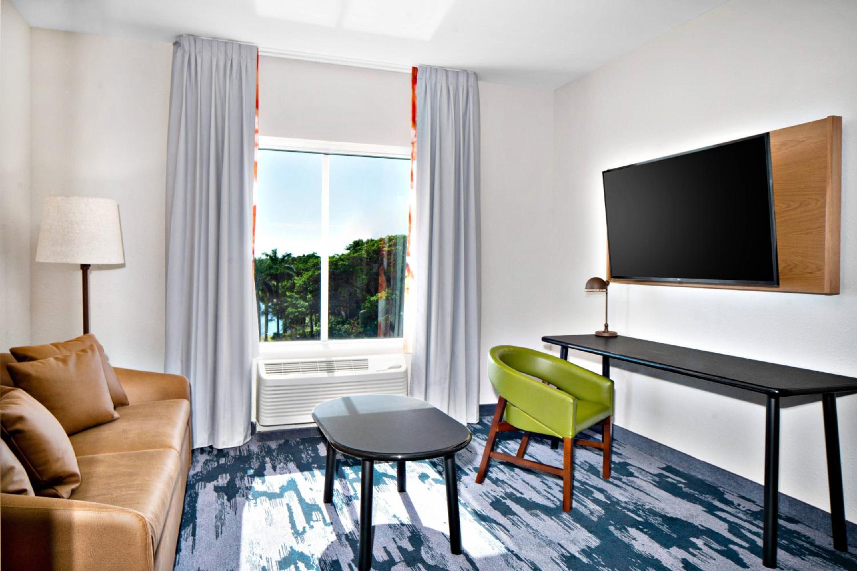 King Studio Suite with Sofa Bed - Photo 5