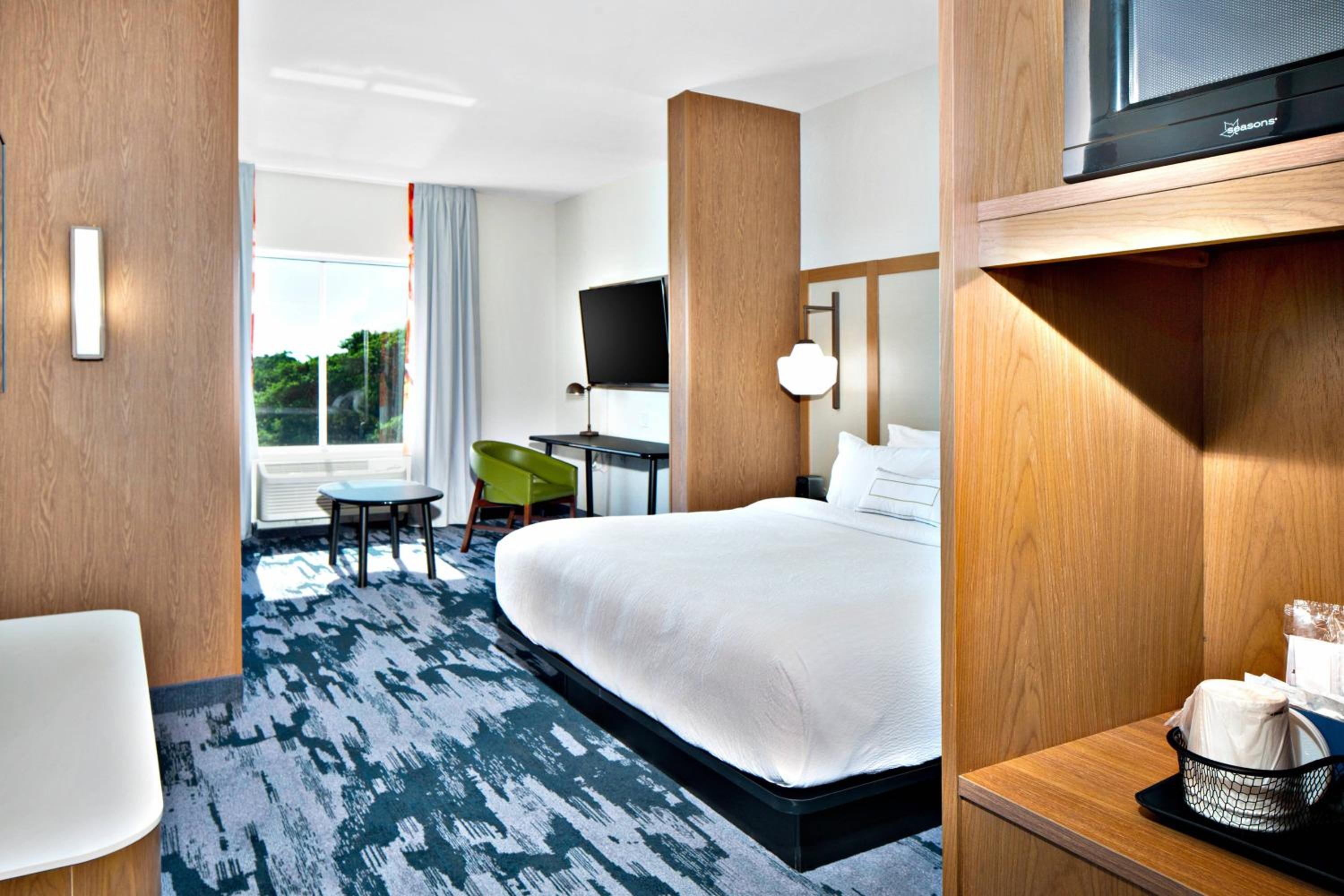 King Studio Suite with Sofa Bed - Photo 6