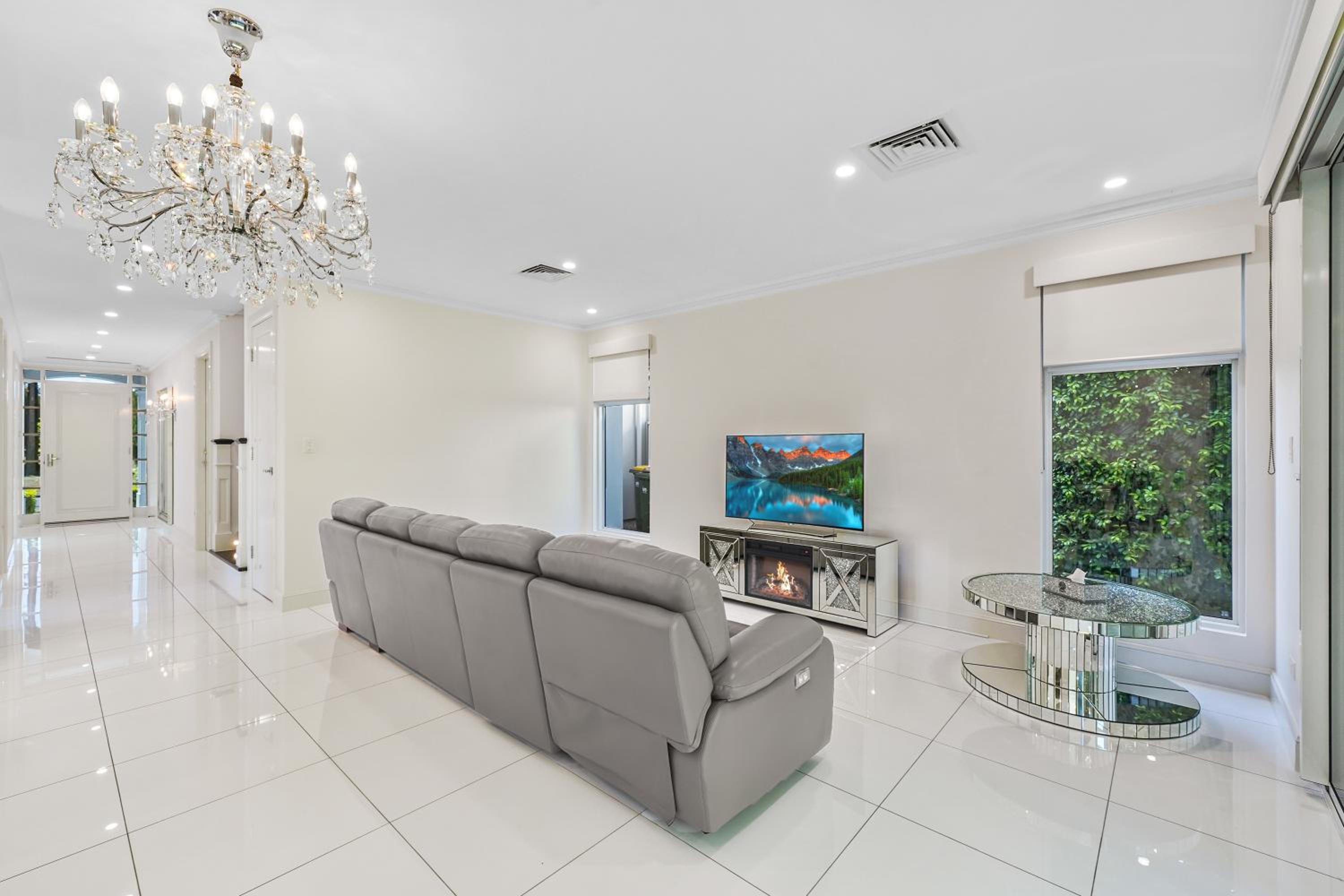 Four-Bedroom House photo 1
