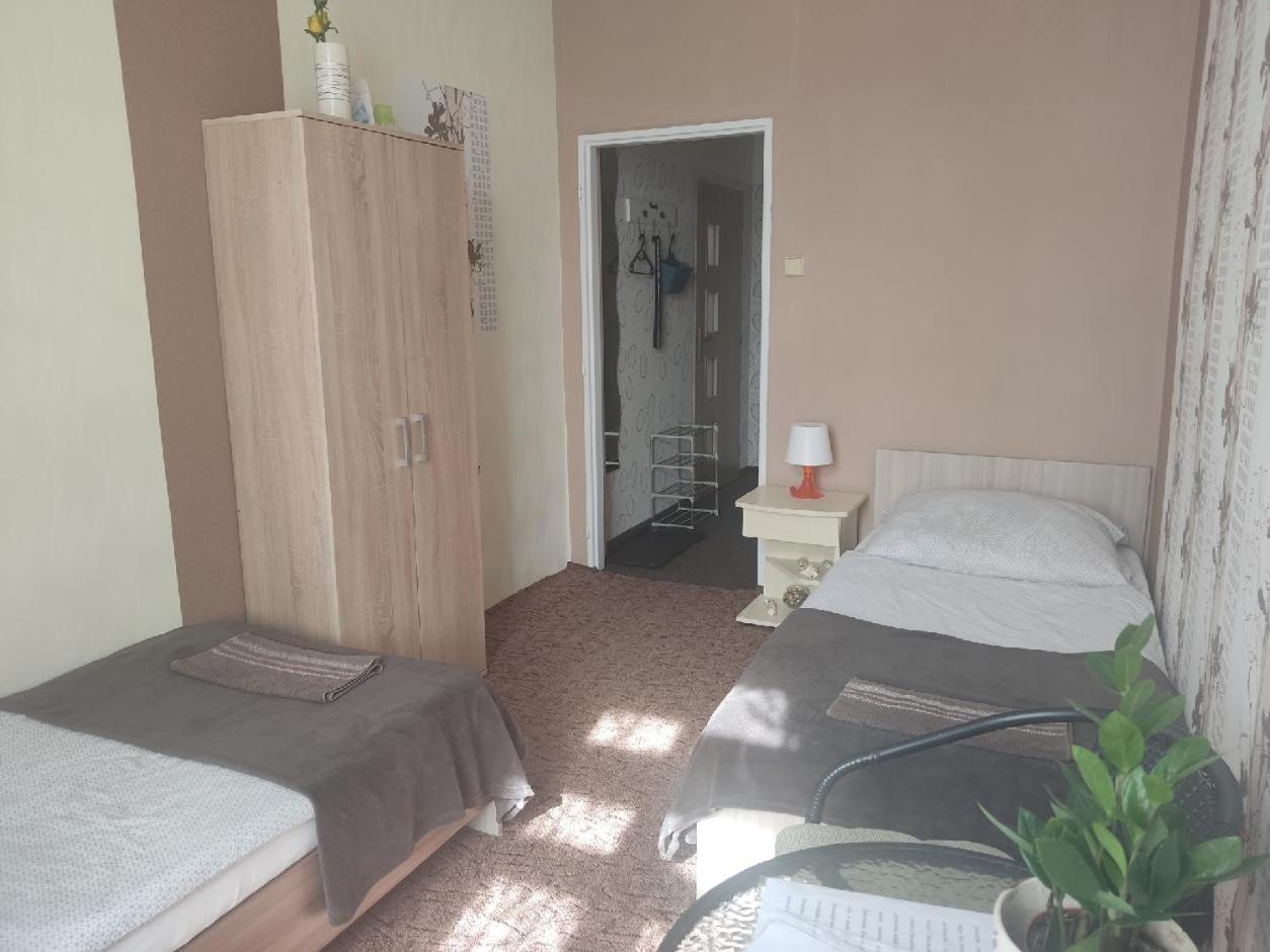 Twin Room with Bathroom photo 2