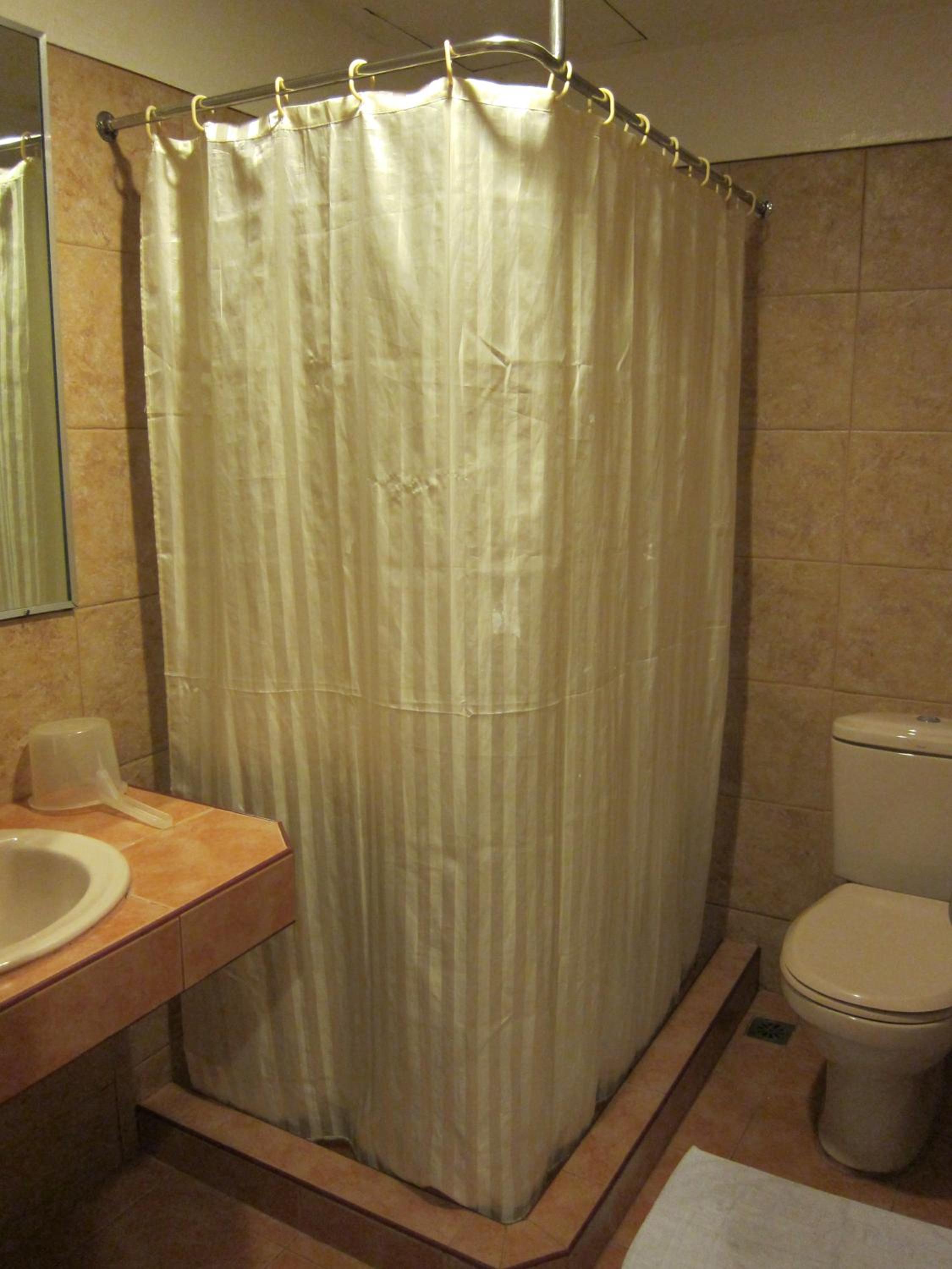 Family Room (3 Adults) - Photo 3