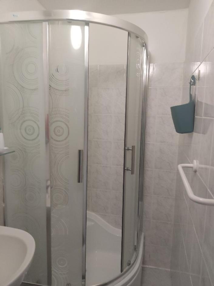 Family Room with Bathroom photo 2