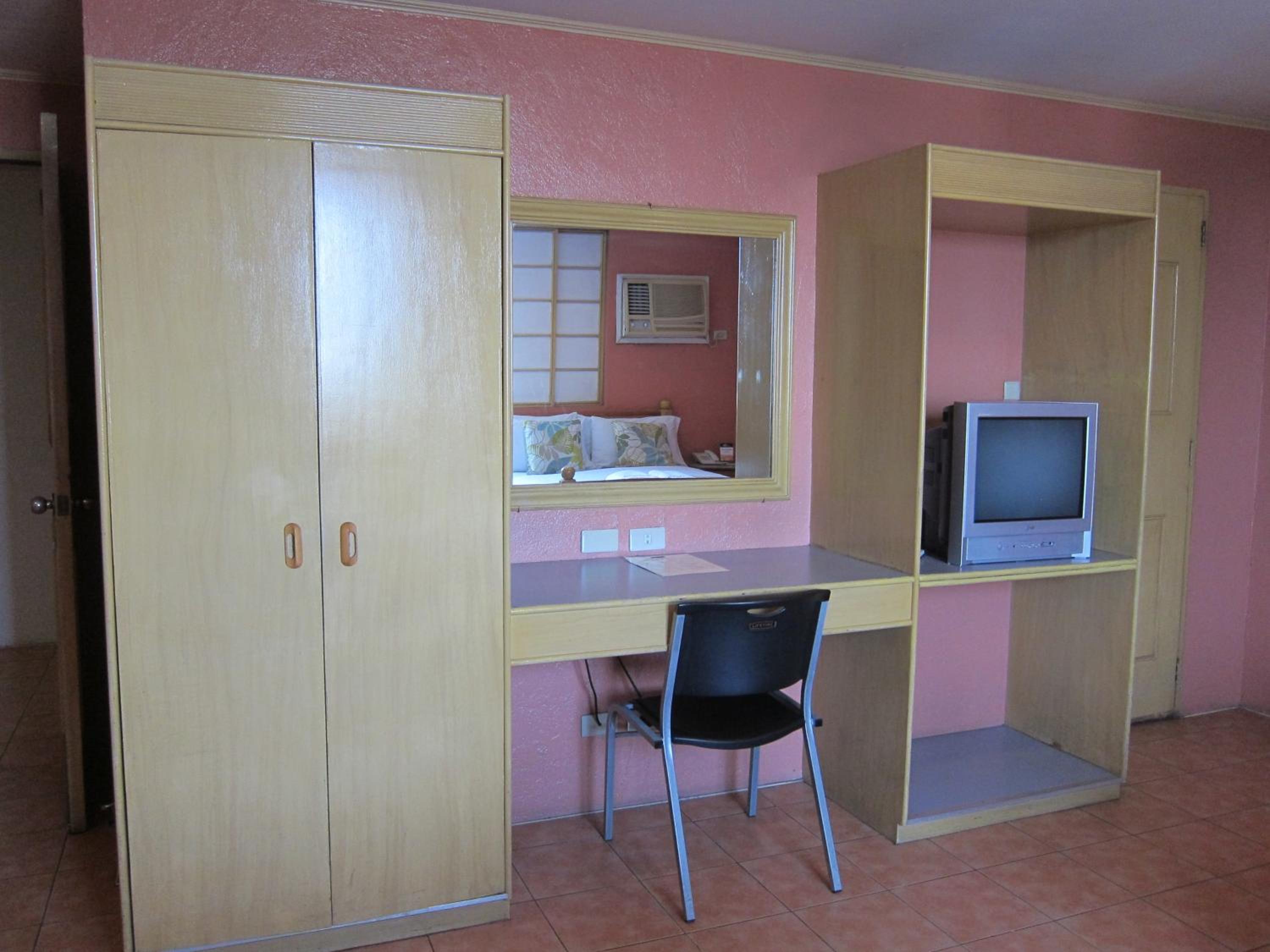 Family Room (4 Adults) - Photo 3