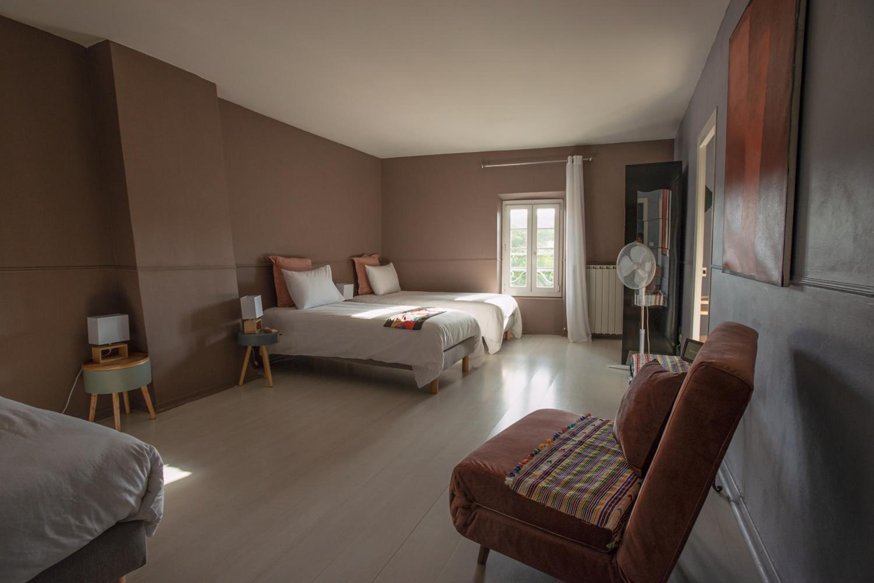 Triple Room with Private Bathroom - Photo 2