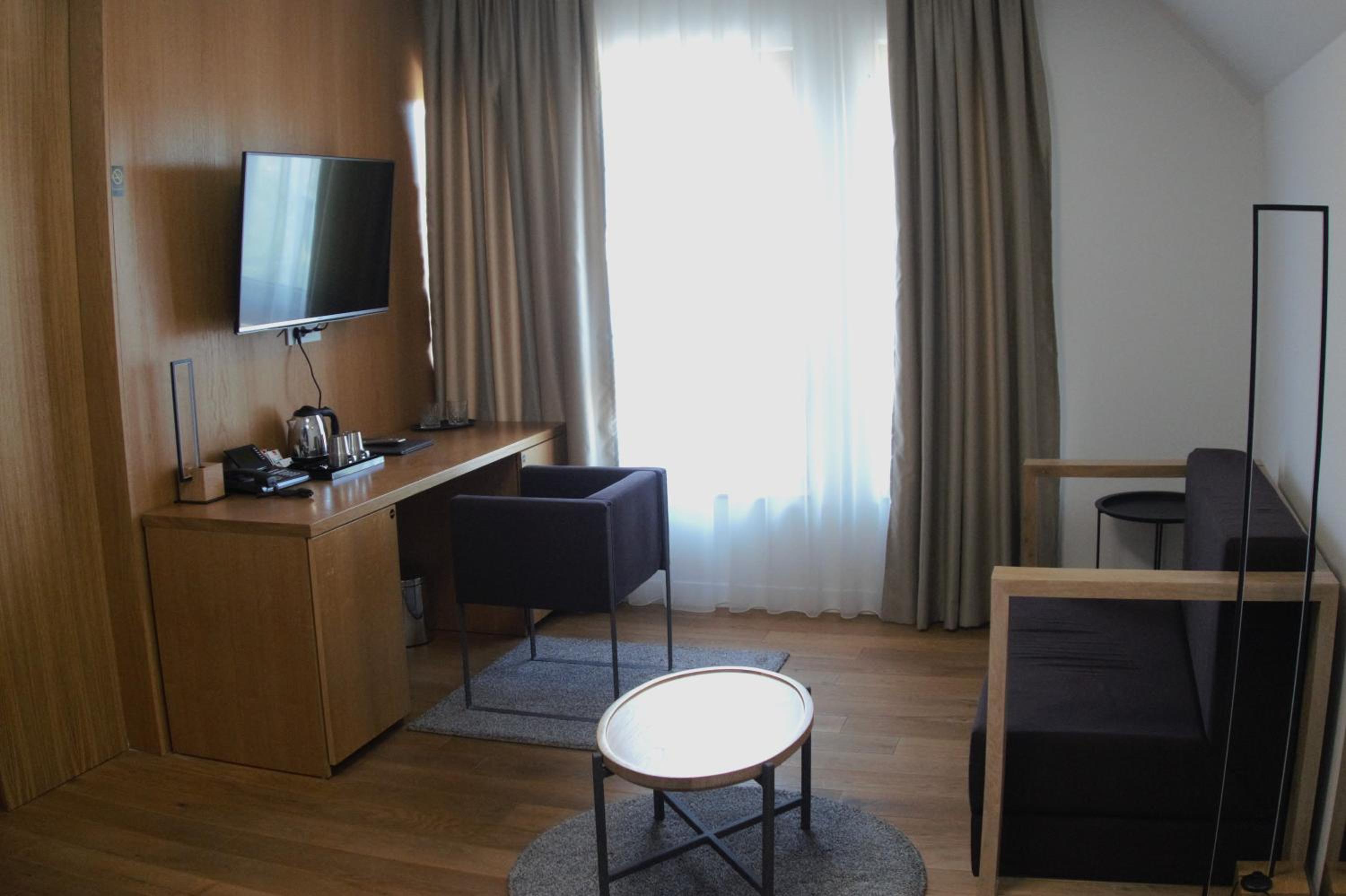 Family Room - Photo 2