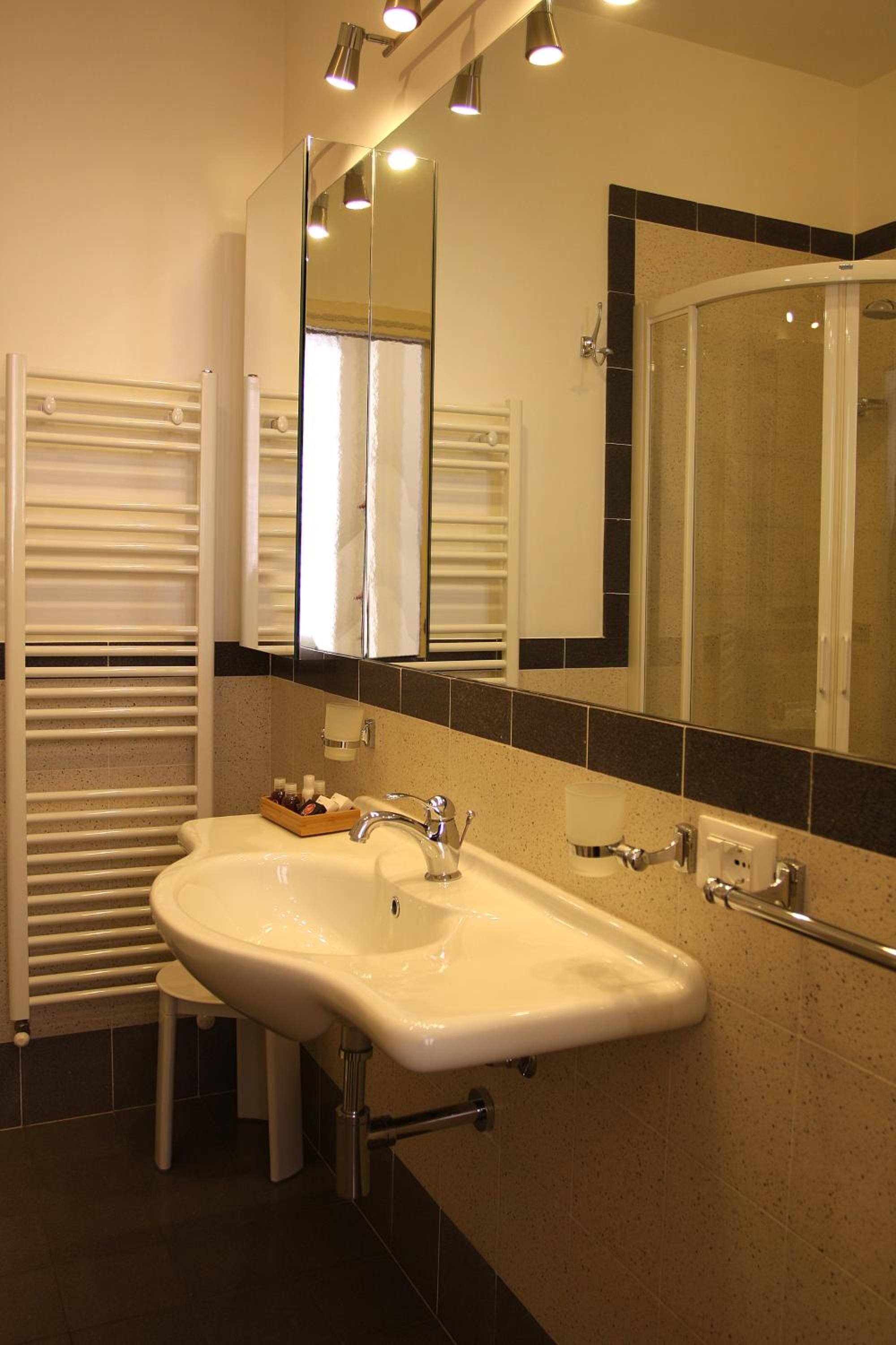 Double or Twin Room photo 2
