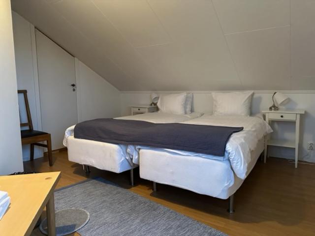 Small Double Room with Shared Bathroom photo 3
