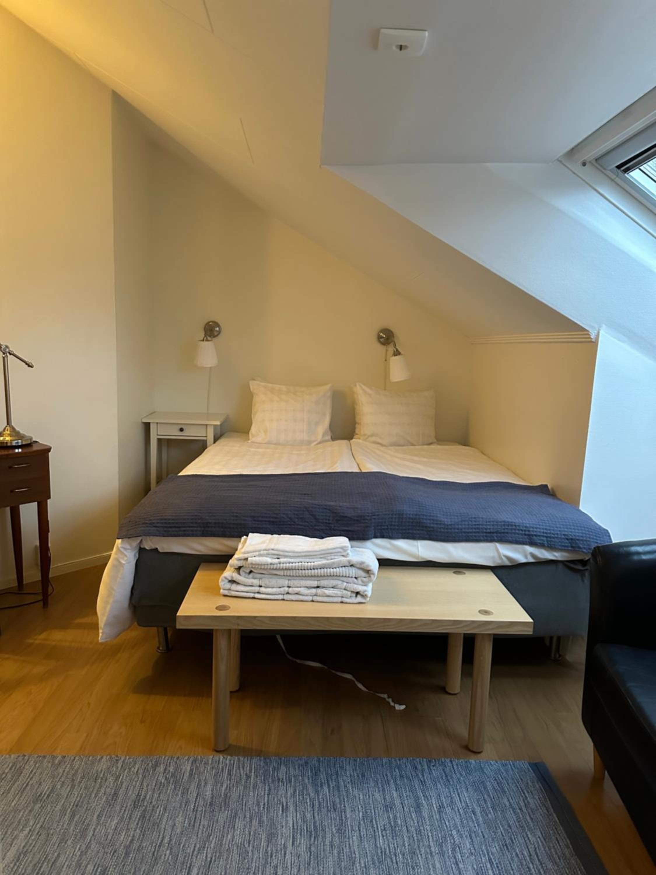 Small Double Room with Shared Bathroom photo 2
