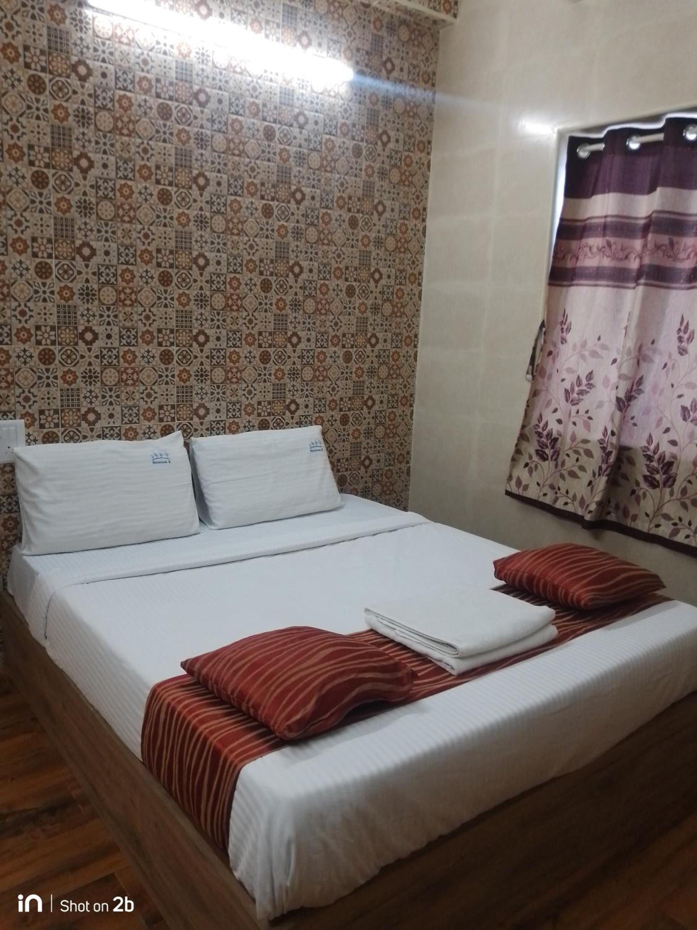 Two-Bedroom Apartment - Photo 2
