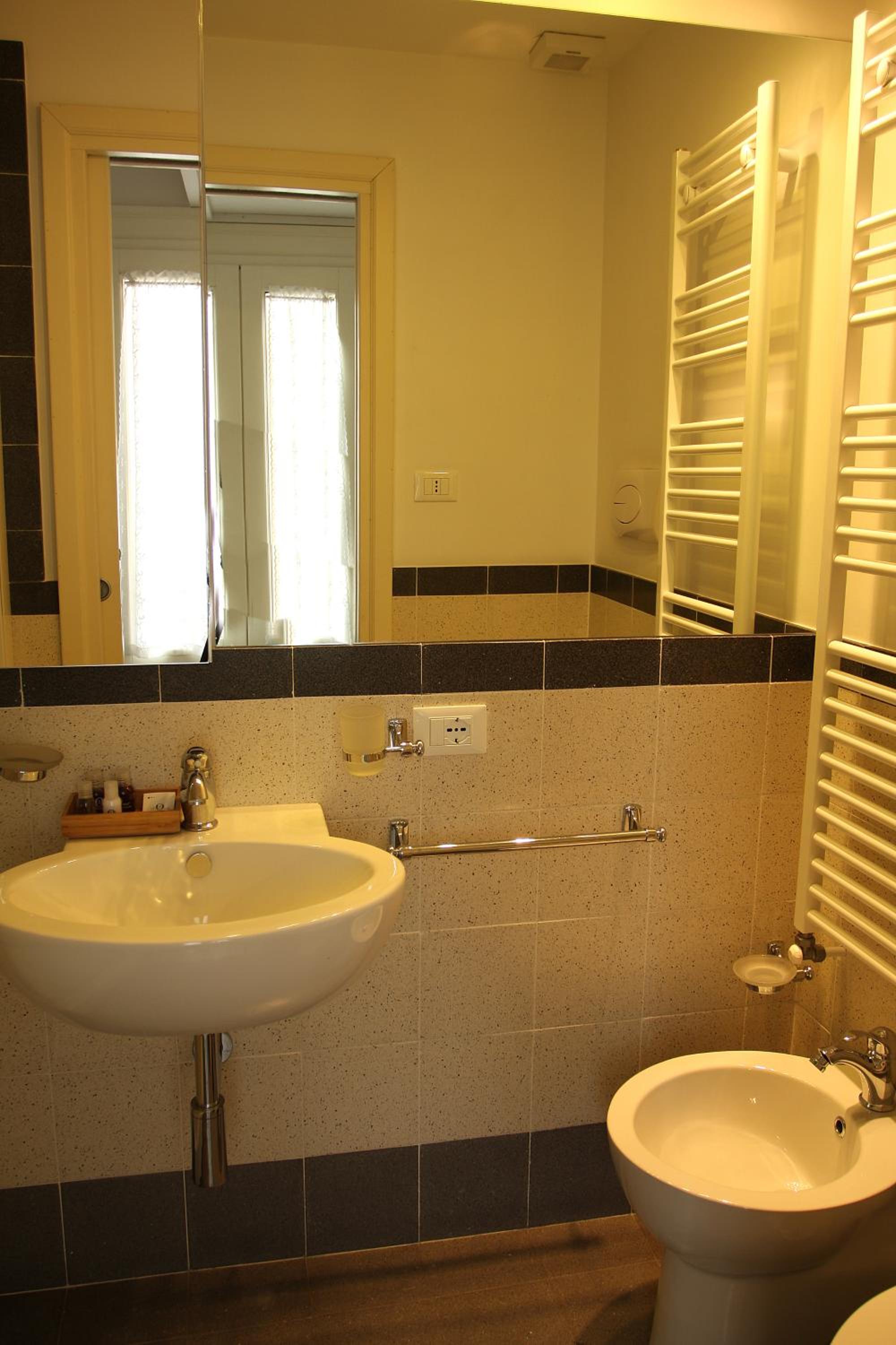 Double or Twin Room photo 3