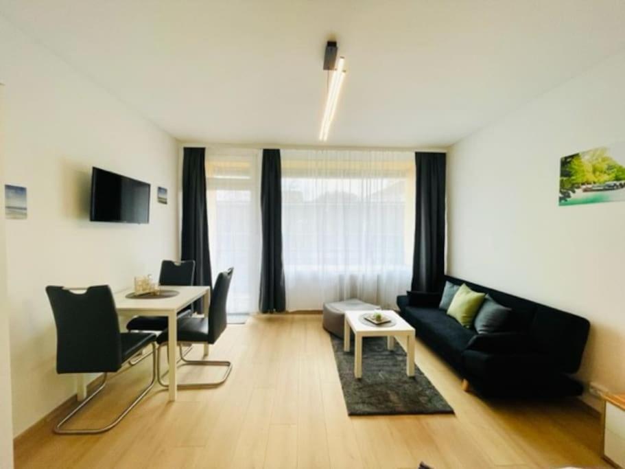 One-Bedroom Apartment photo 1