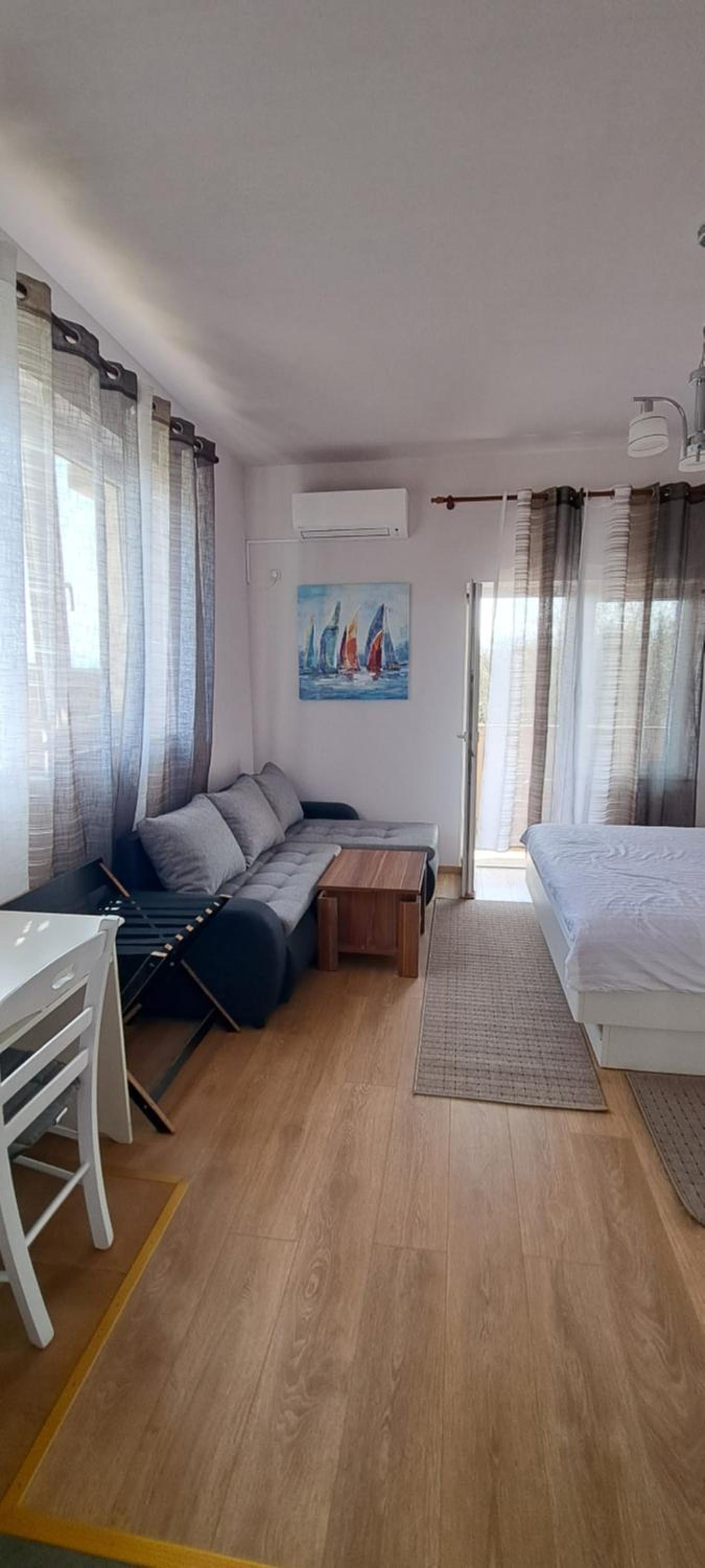 One-Bedroom Apartment photo 3