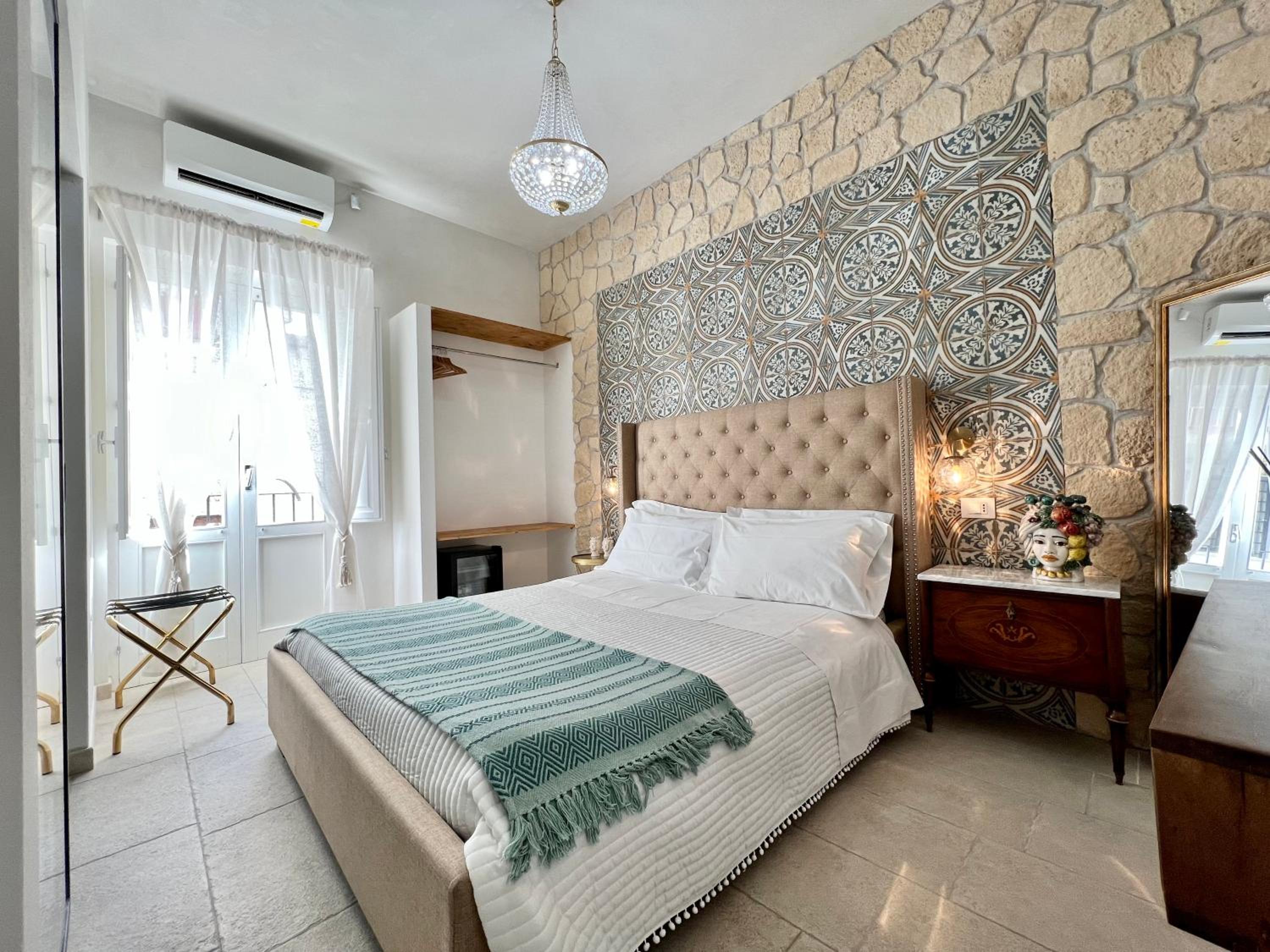 Double Room with Private Bathroom - Photo 1