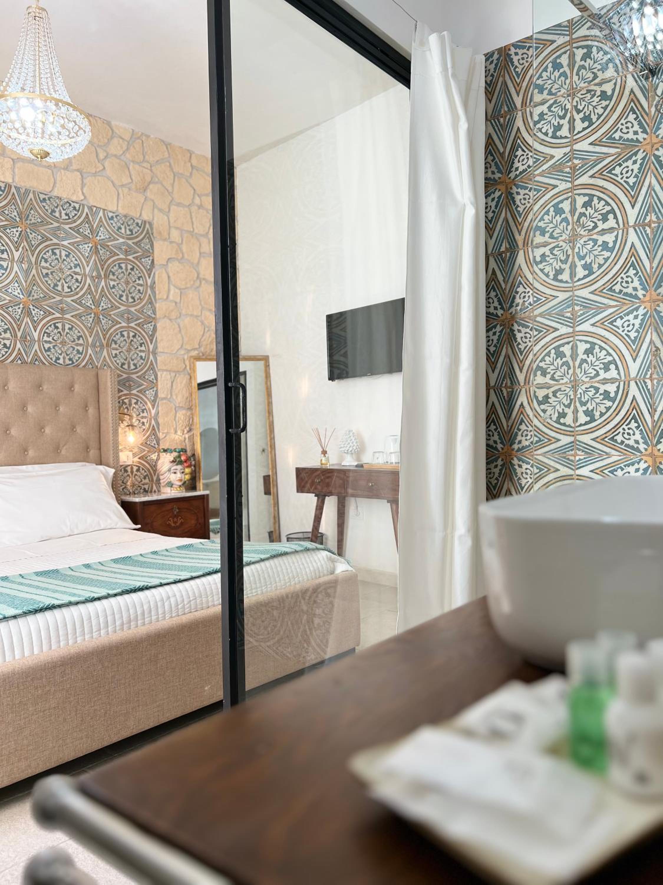 Double Room with Private Bathroom - Photo 6