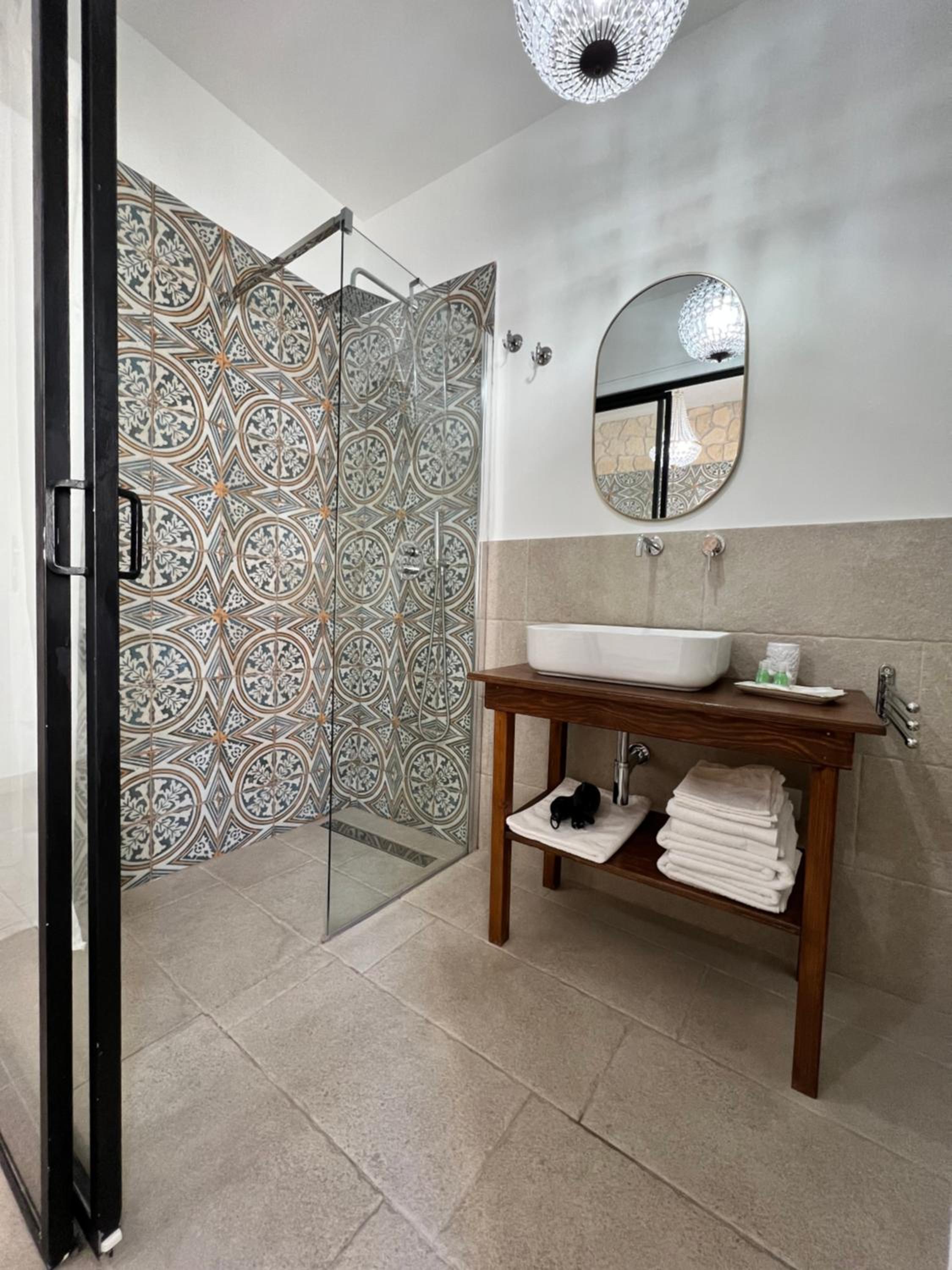 Double Room with Private Bathroom - Photo 5