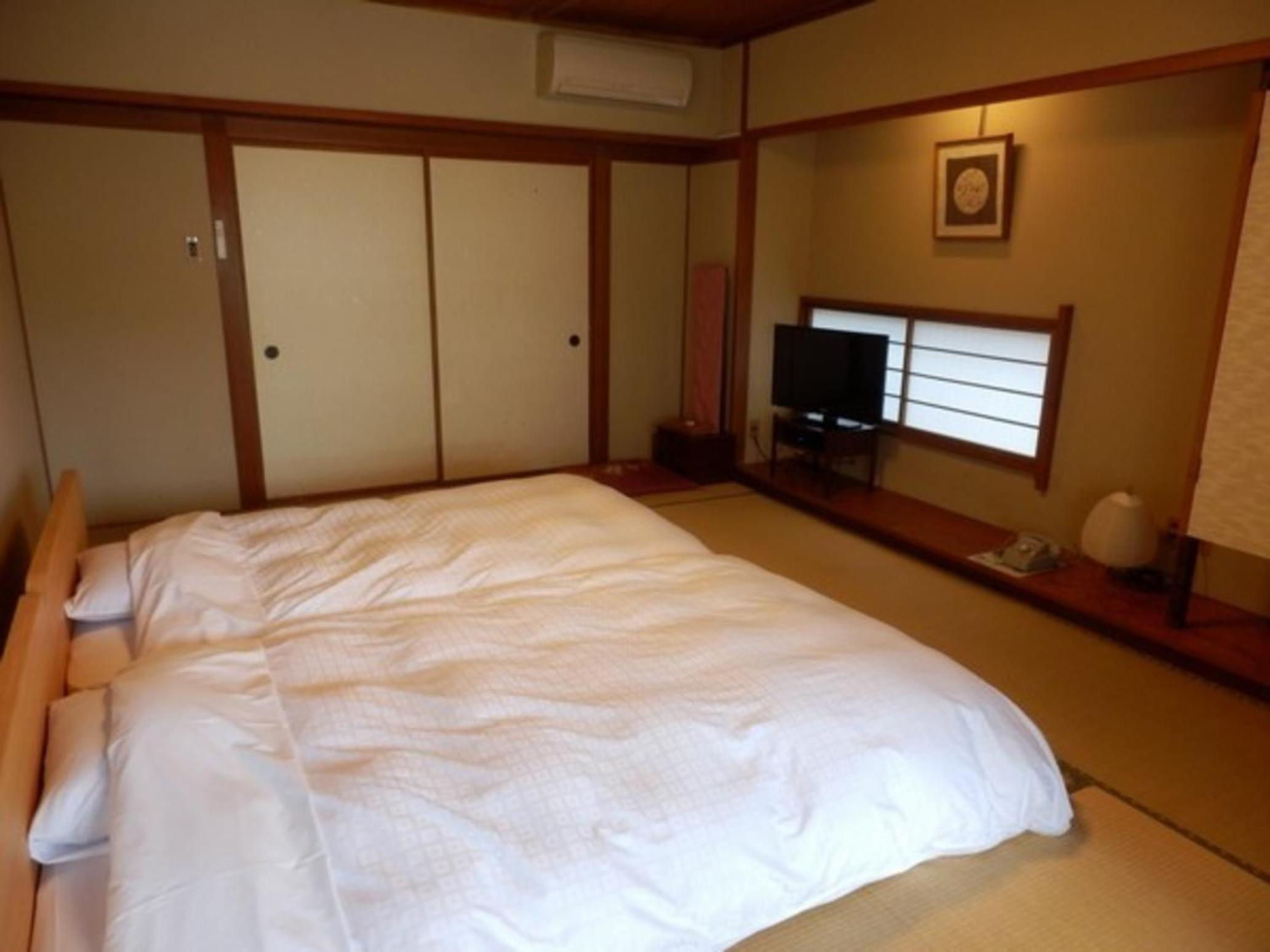 Japanese-Style Quadruple Room photo 3