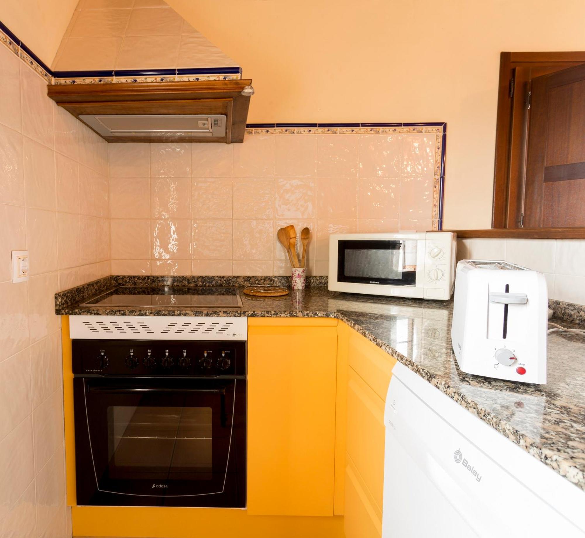Two-Bedroom Penthouse Apartment with Balcony and Garden View photo 2