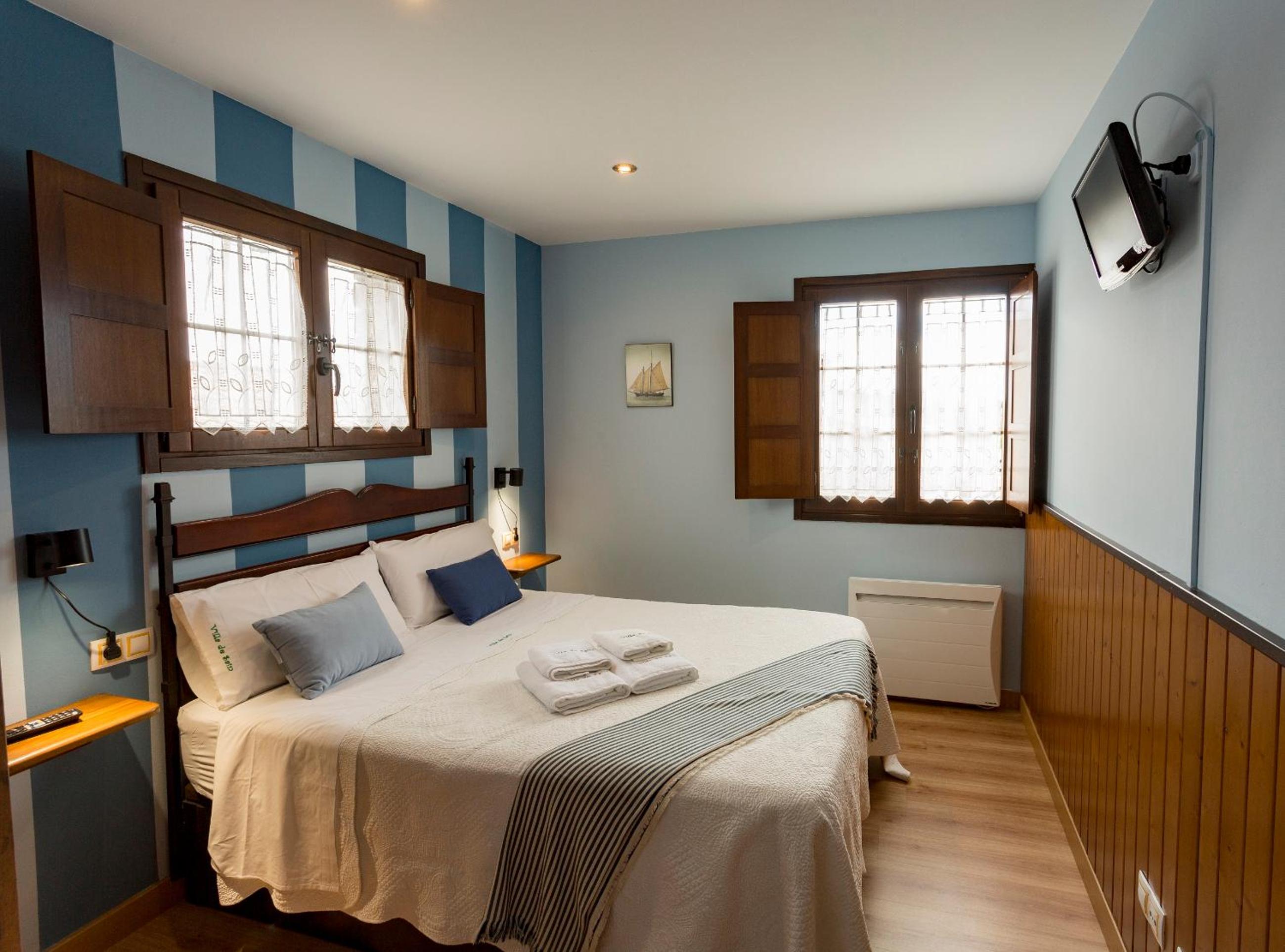 Apartamento de dos habitaciones con acceso al jardín y porche privado.