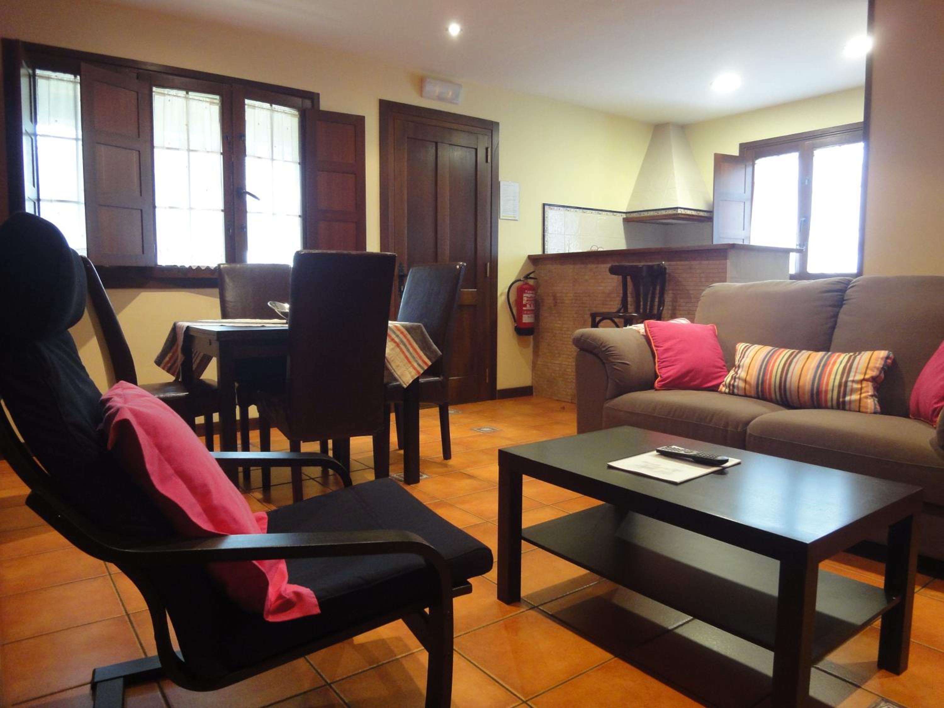 Two-Bedroom Apartment with Garden access and private Porche photo 3