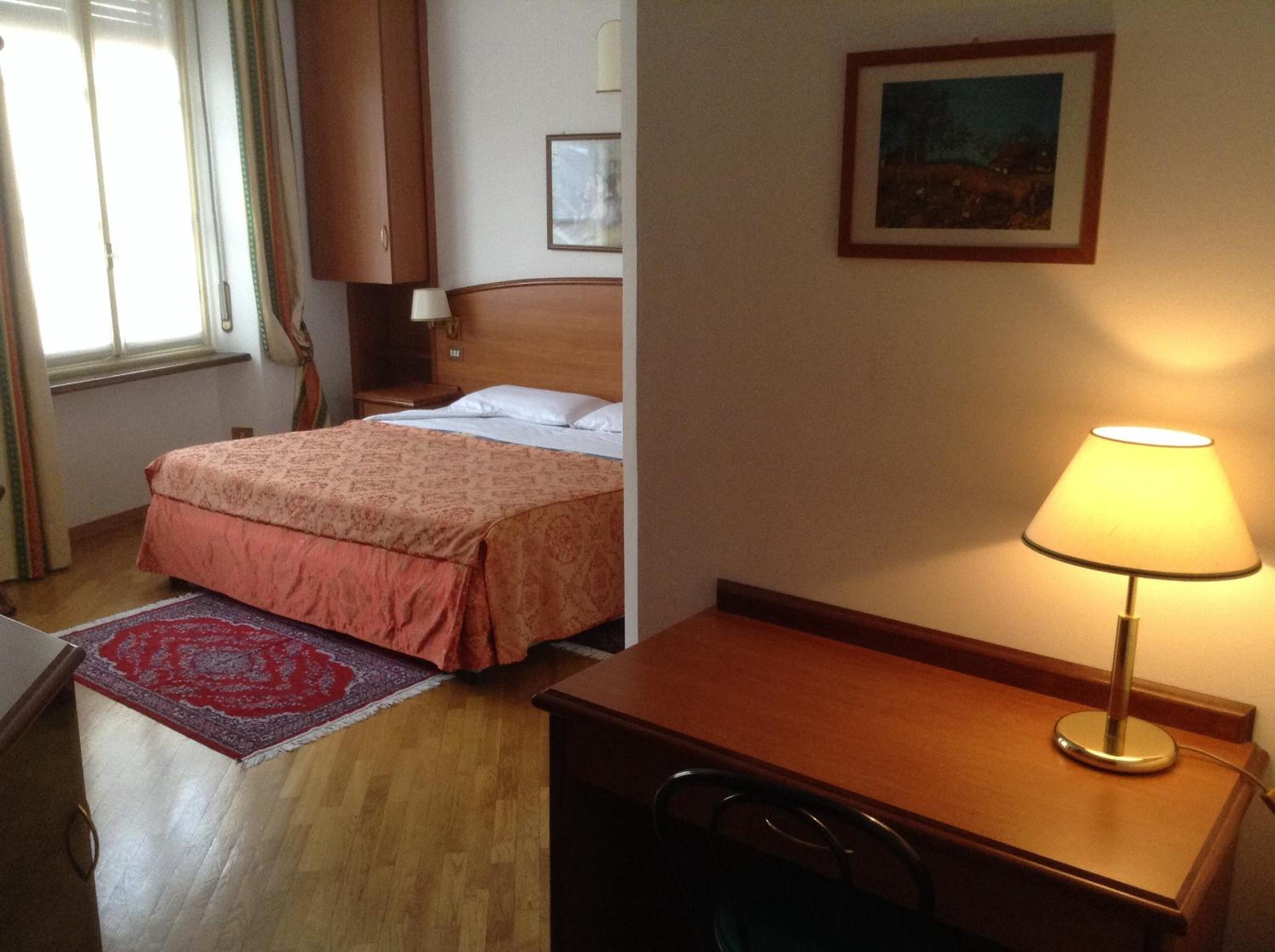 Double or Twin Room - Photo 9