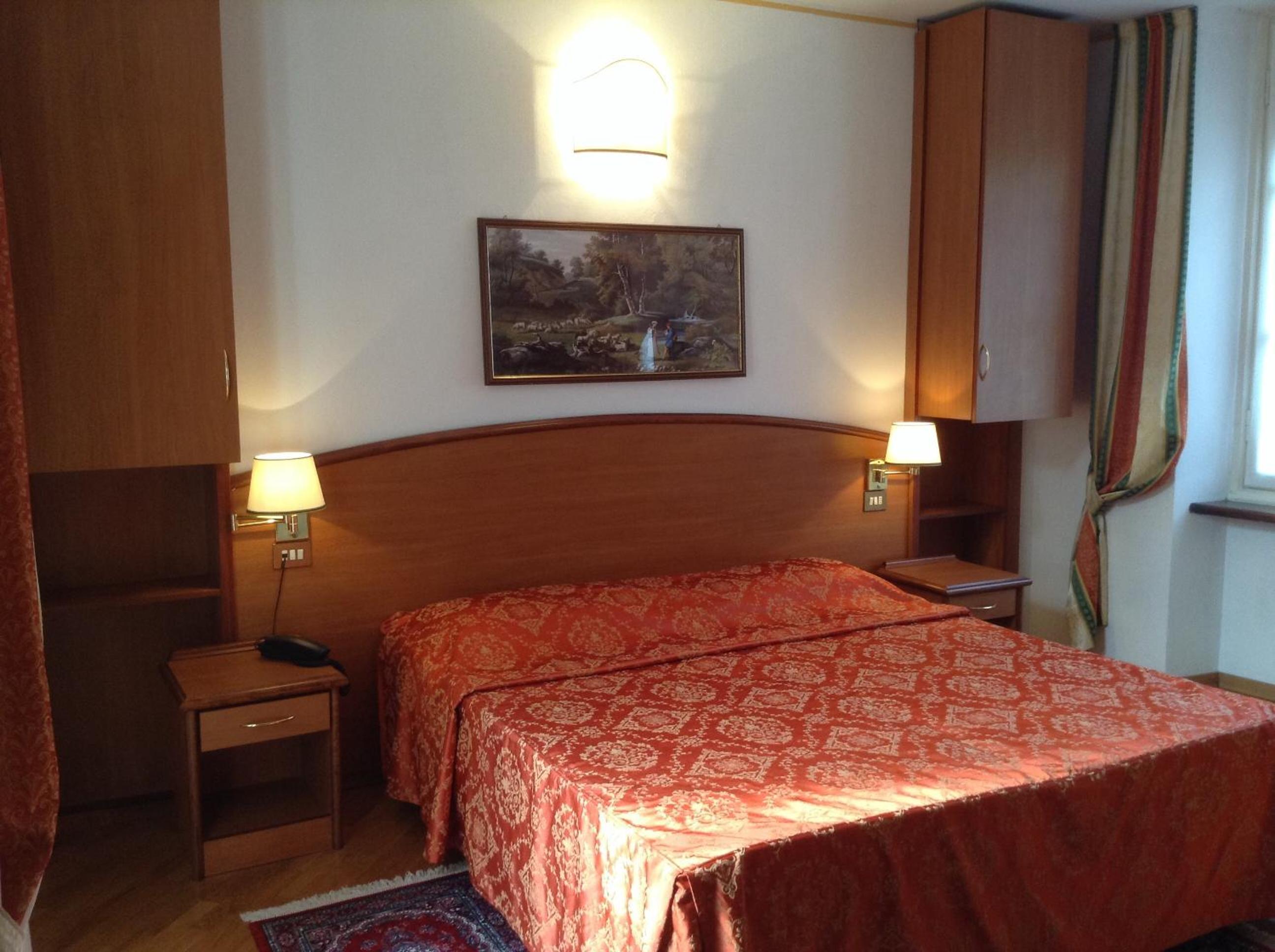 Double or Twin Room - Photo 5