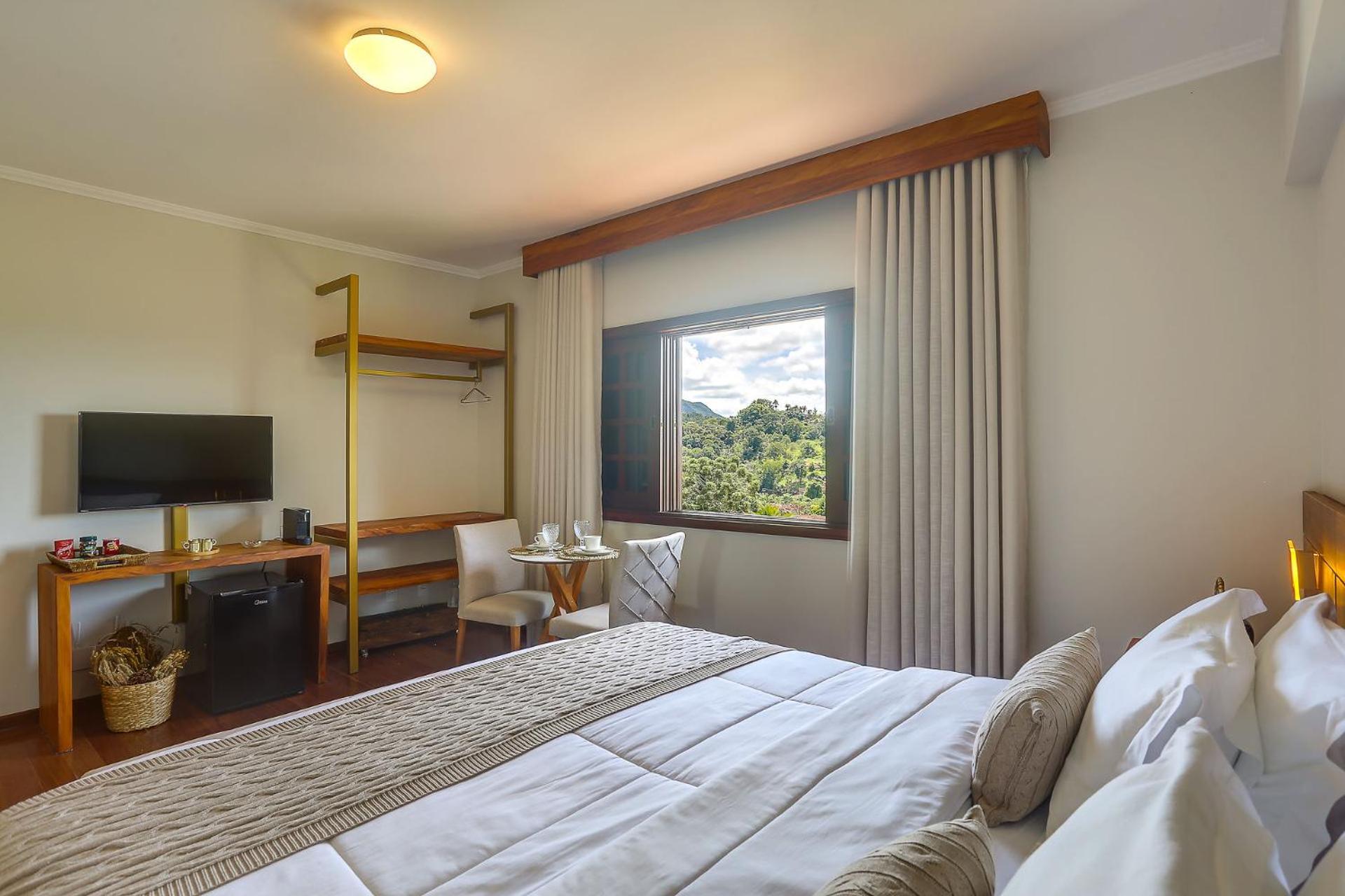 Superior King Suite photo 2