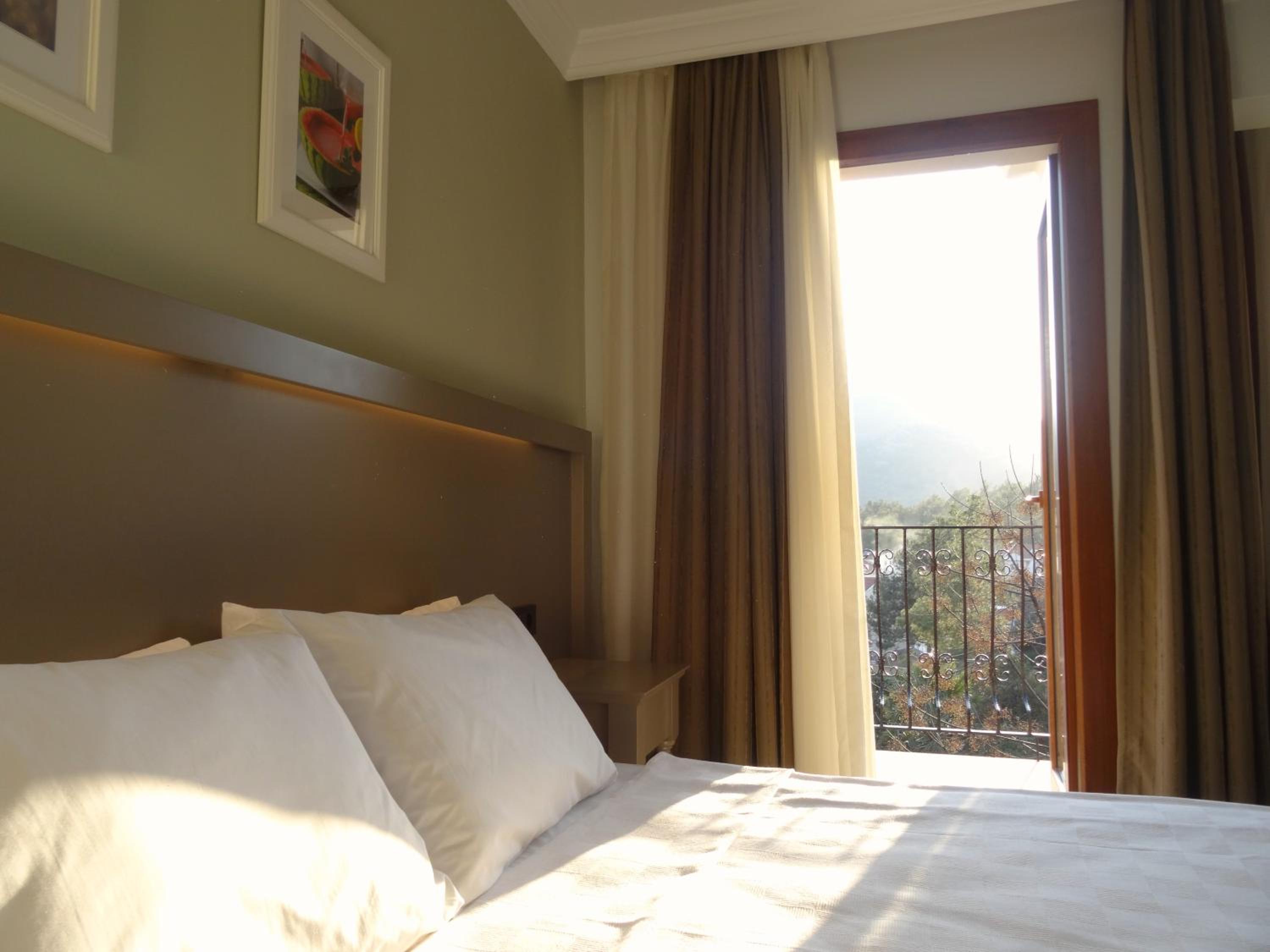 Standard Double or Twin Room - Photo 23