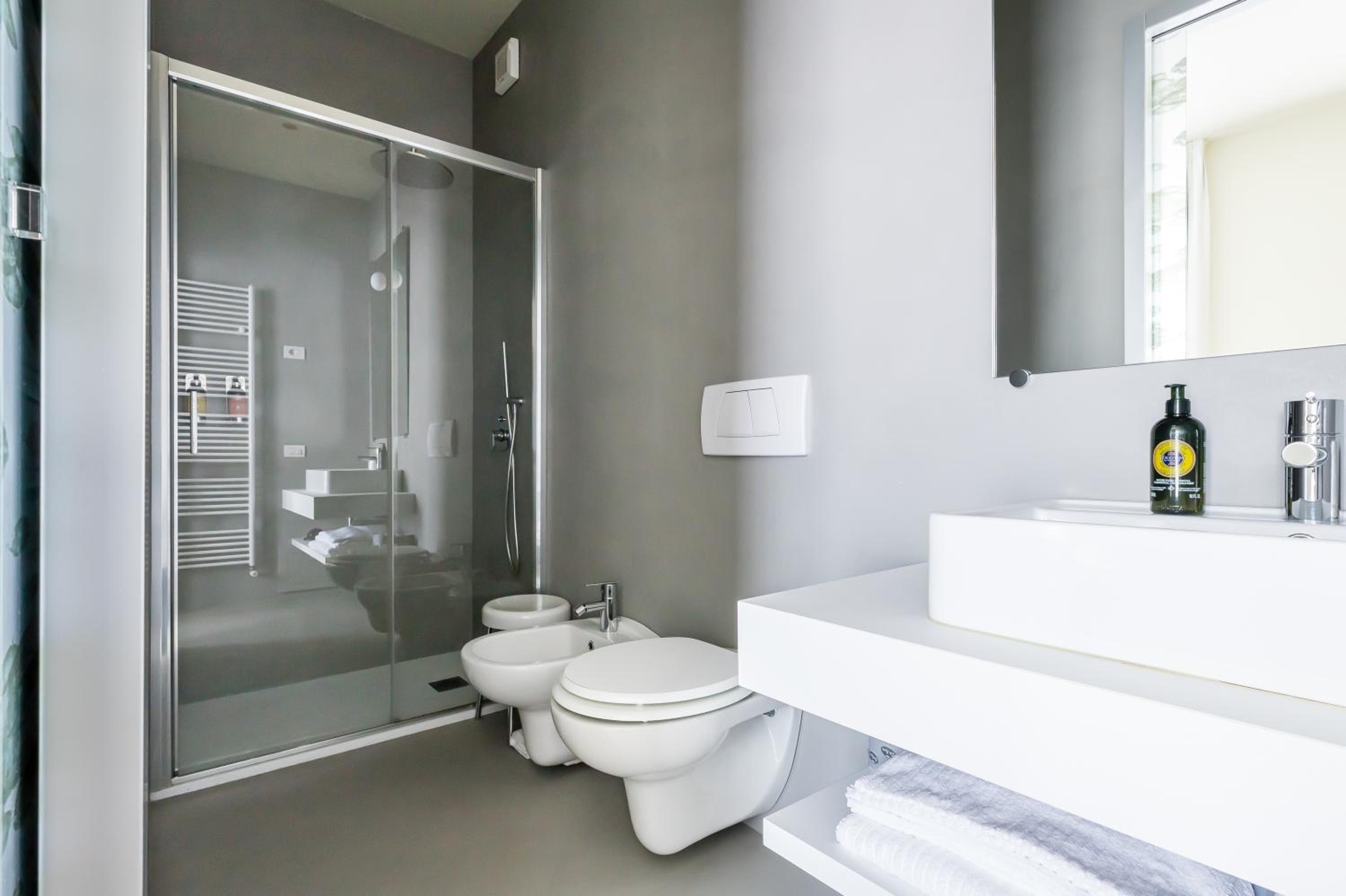 Double Room with Terrace and Lake View - Photo 7