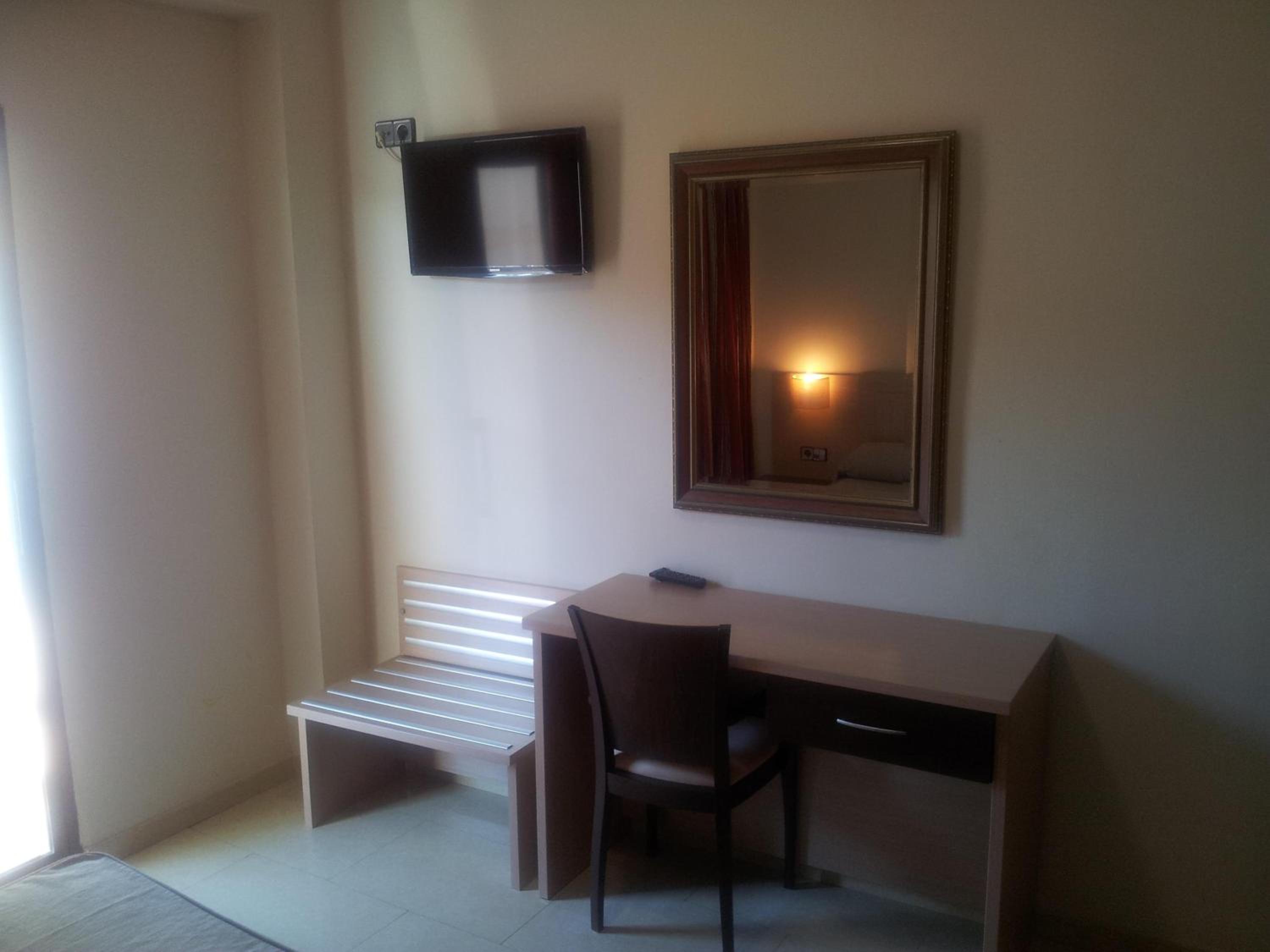 Habitación triple básica (2 adultos + 1 niño)