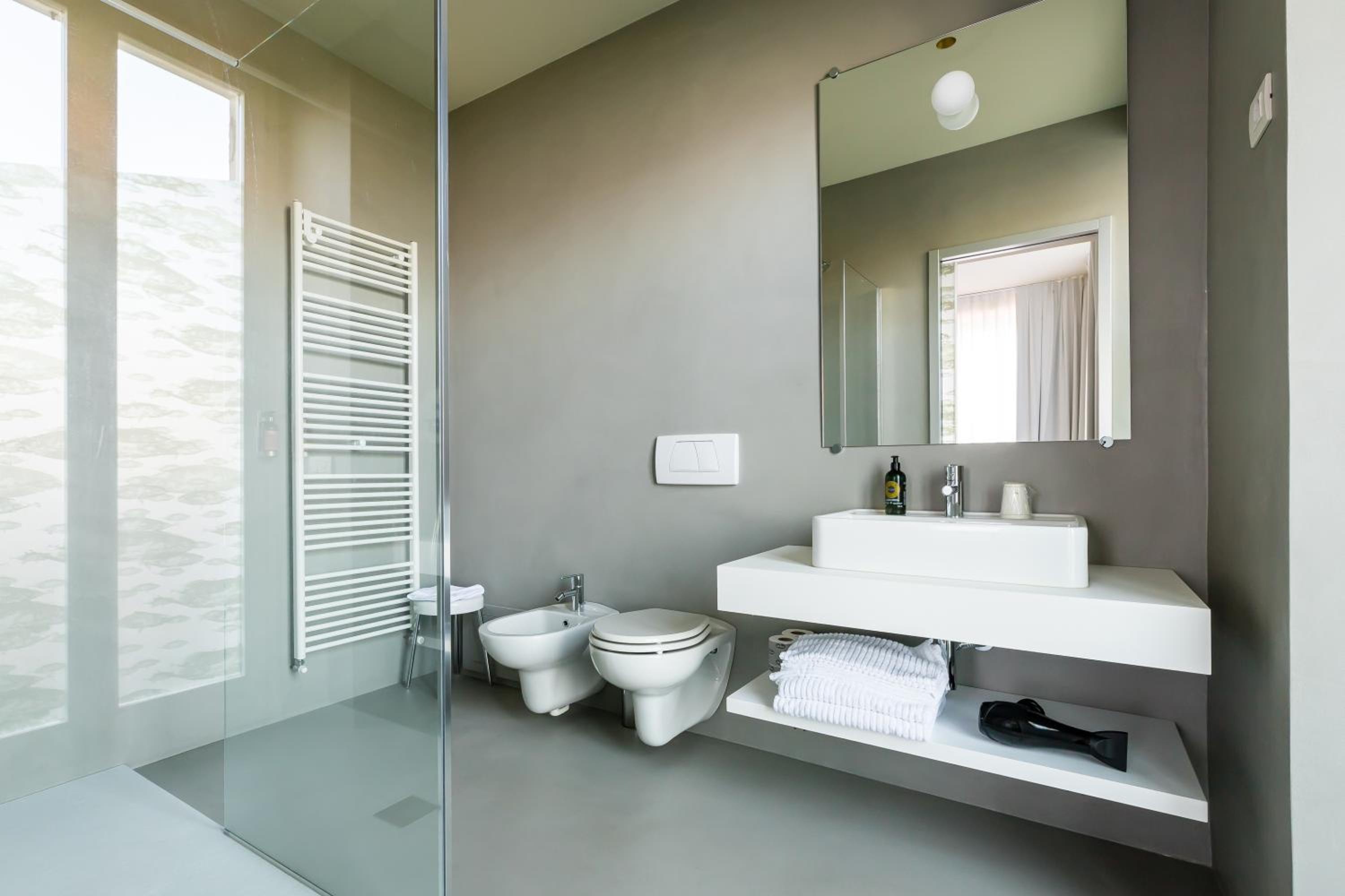 Double Room with Balcony and Lake View - Photo 8