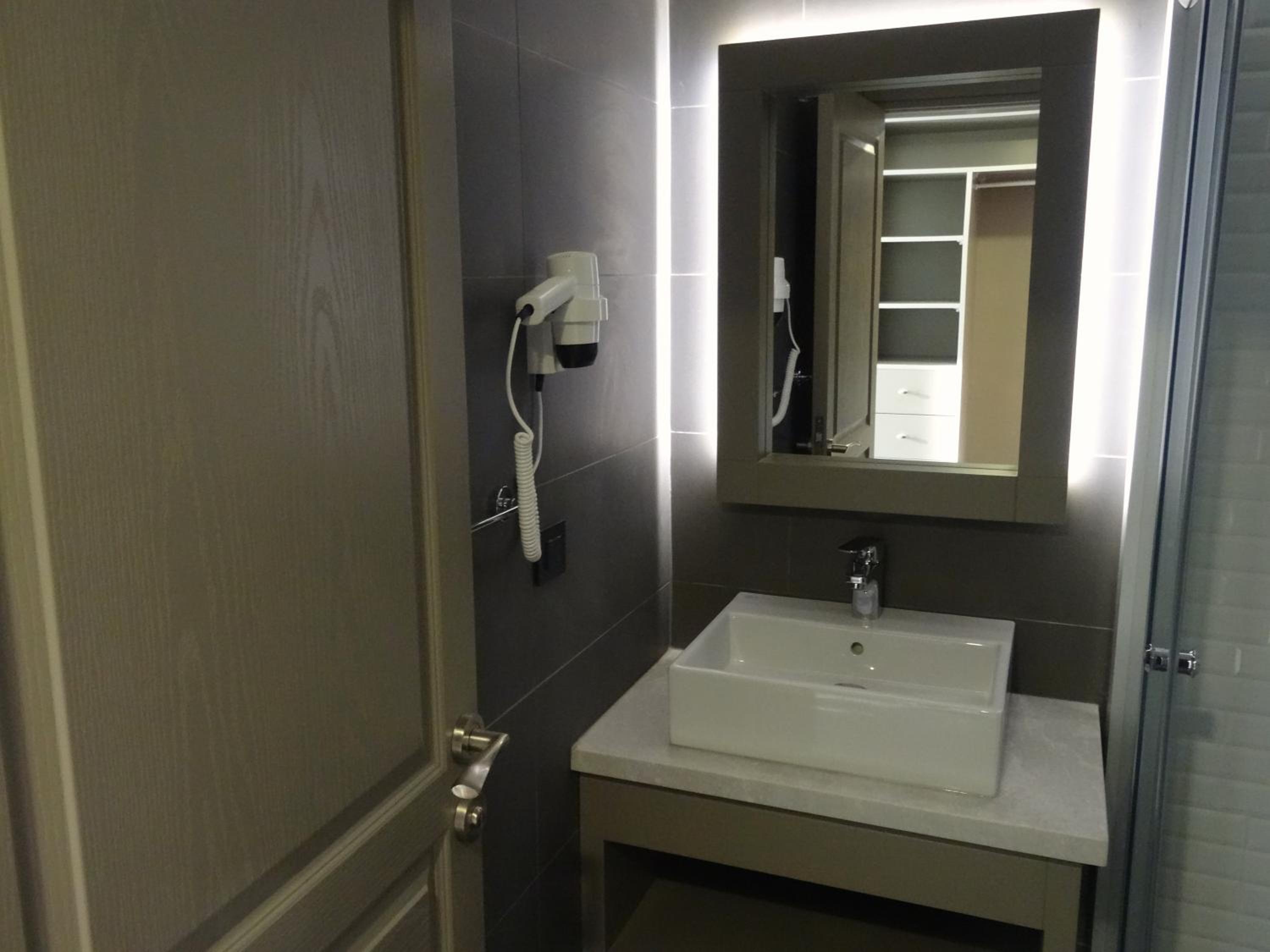 Standard Double or Twin Room - Photo 22