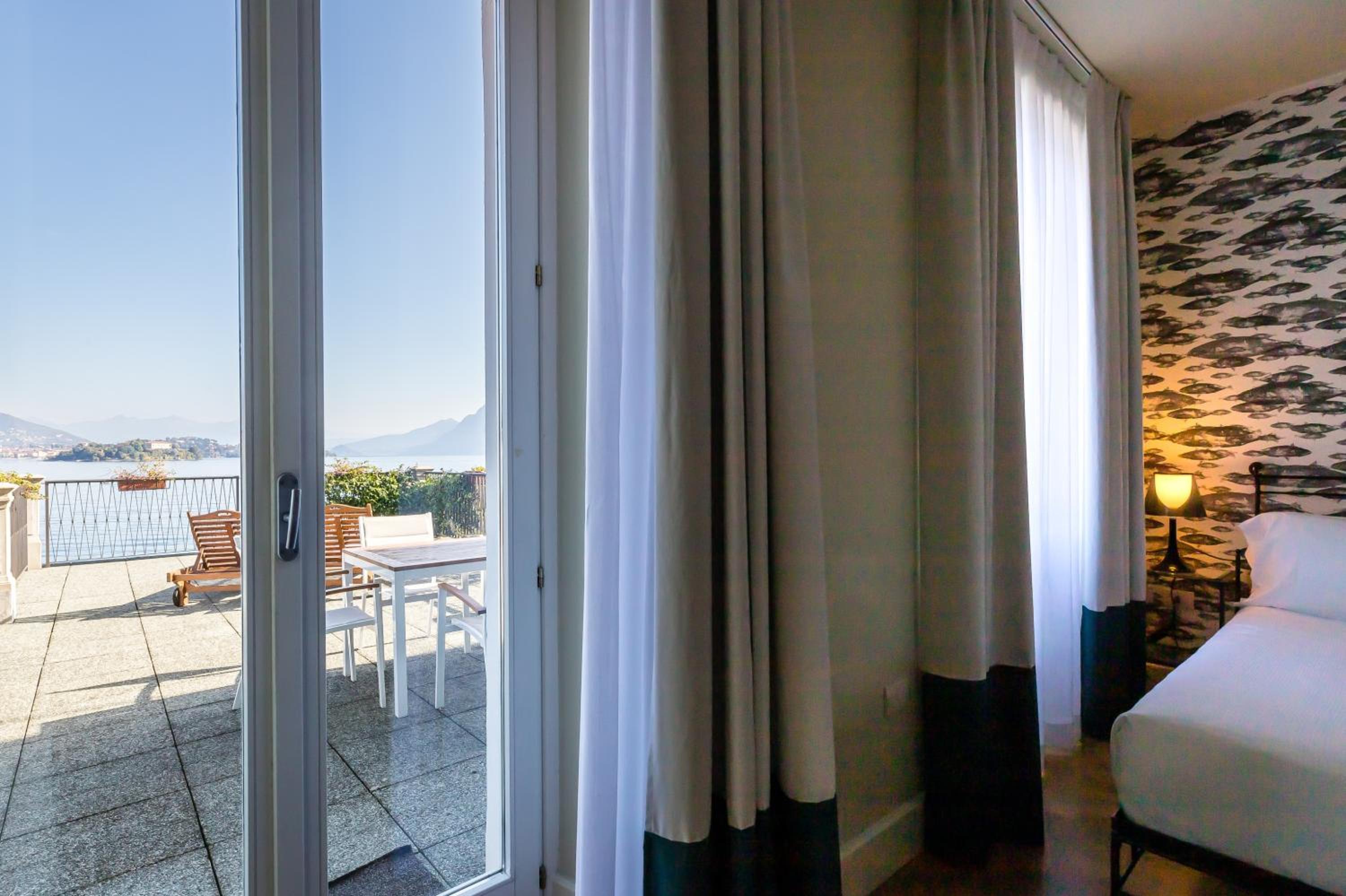 Double Room with Terrace and Lake View - Photo 4
