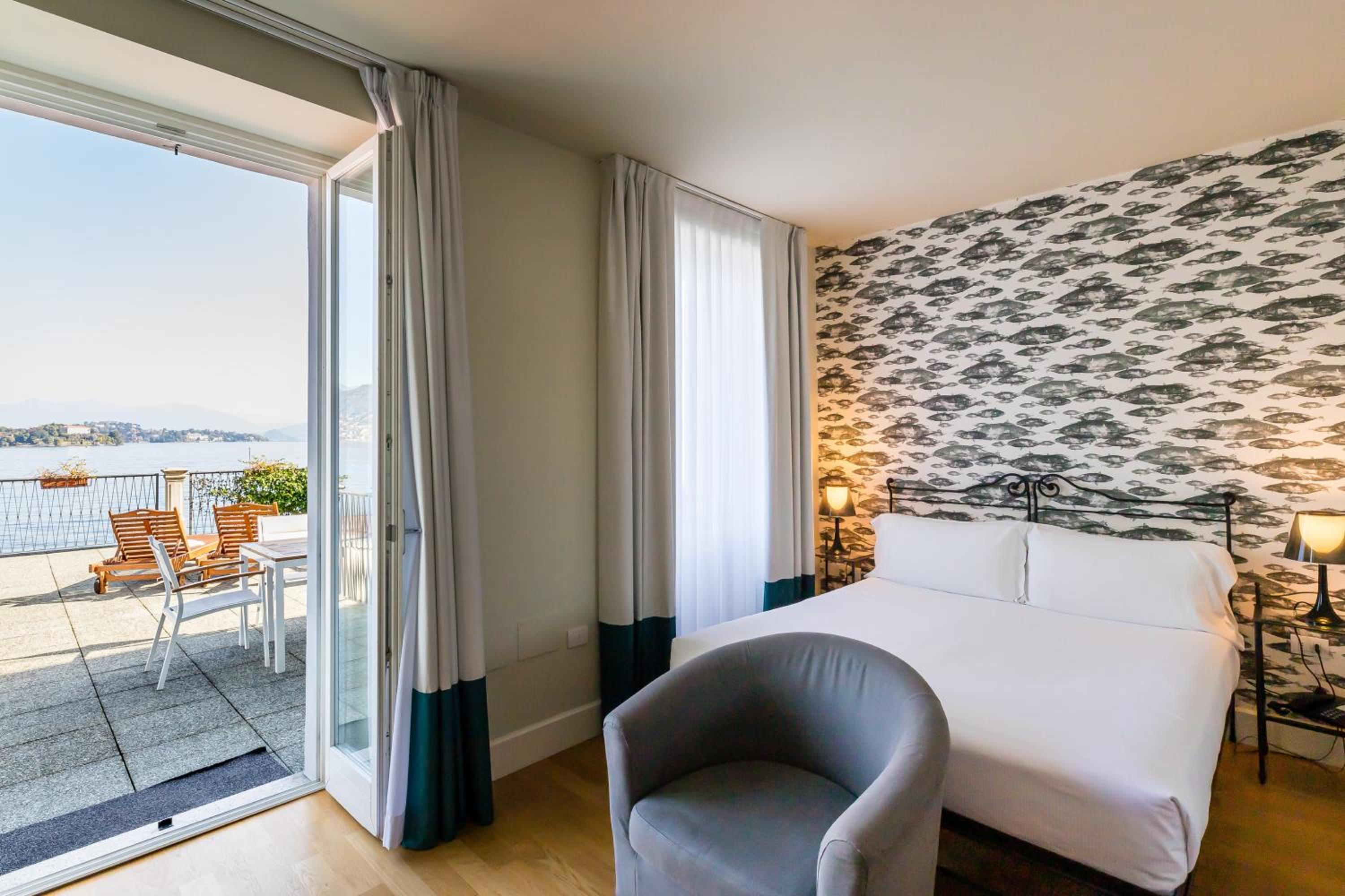 Double Room with Terrace and Lake View - Photo 1
