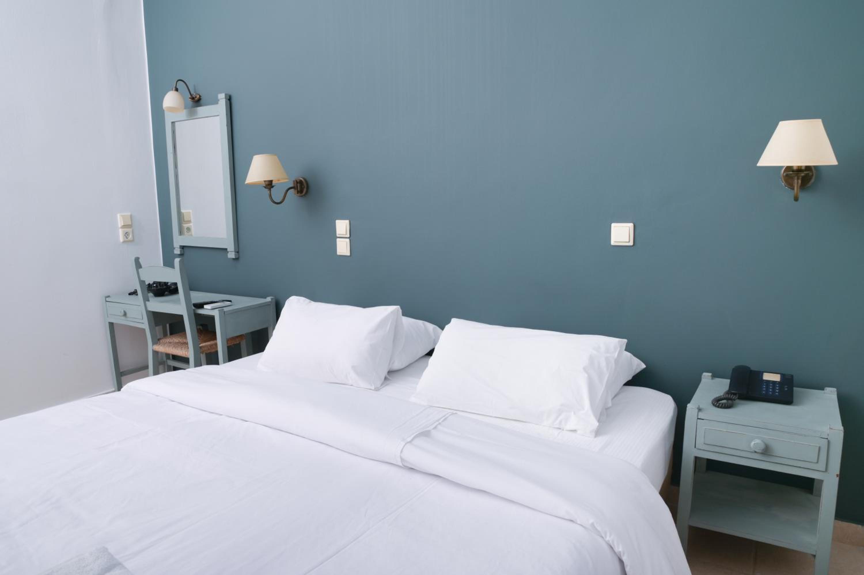 Standard Double Room thumbnail 5