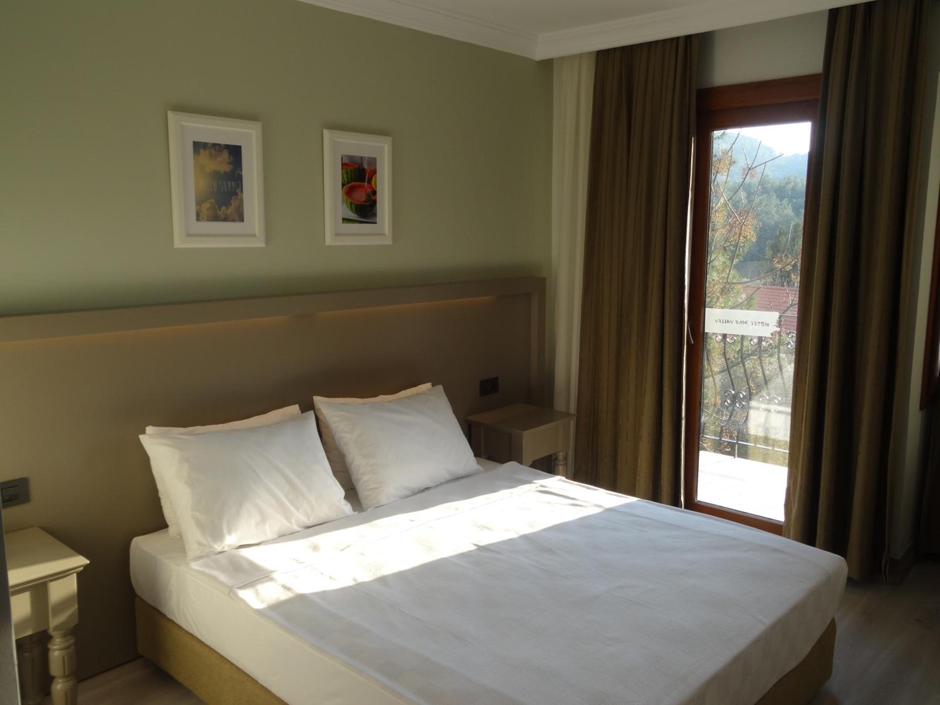 Standard Double or Twin Room - Photo 21